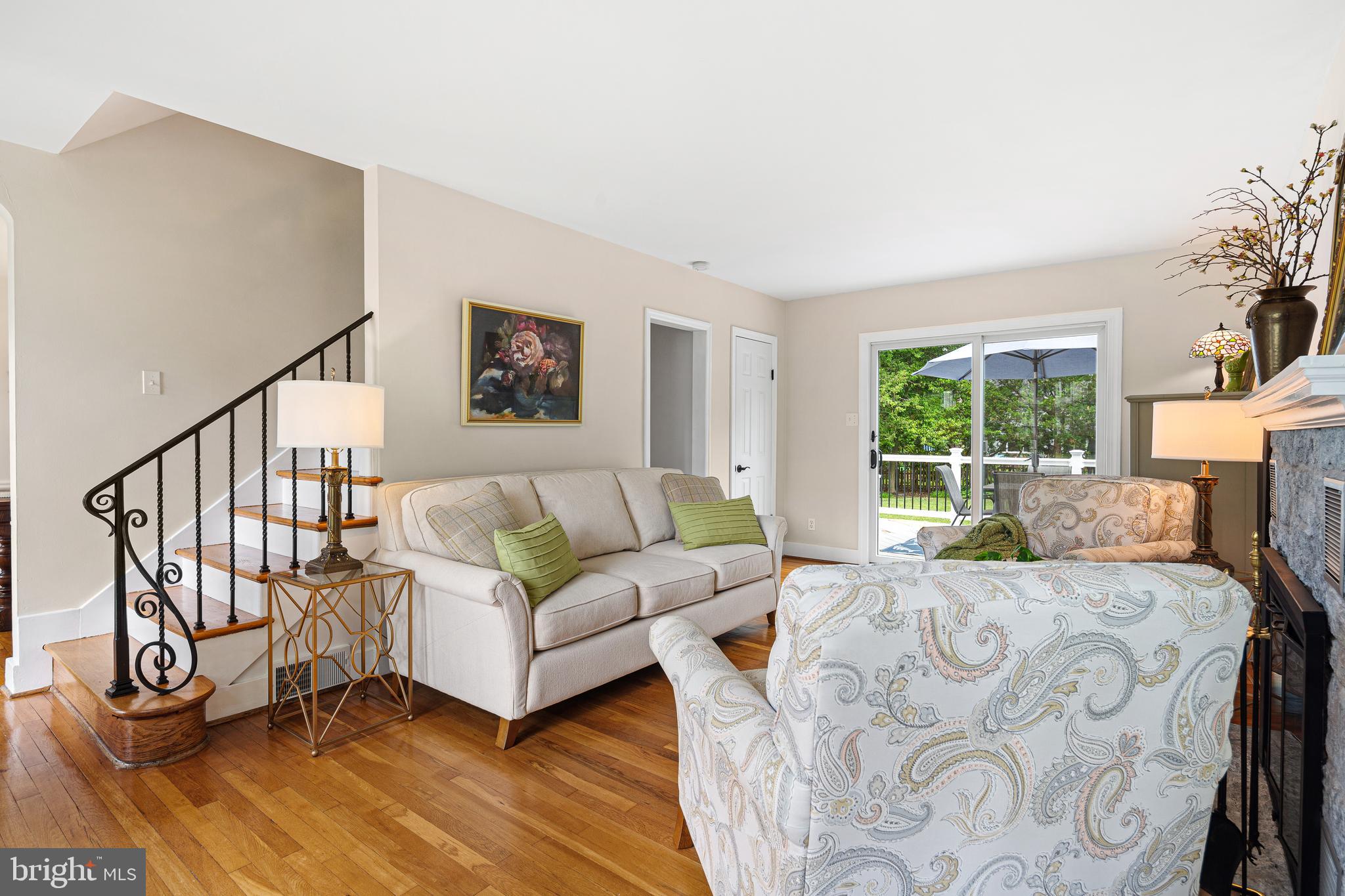 809 W REDMAN AVENUE