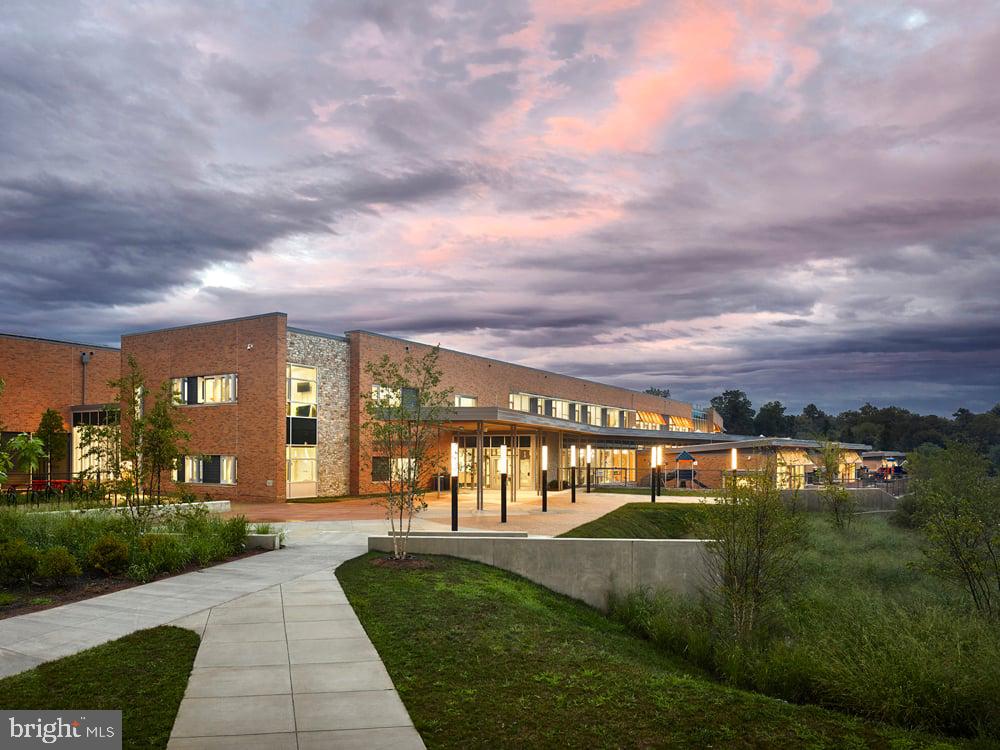 CRESCENT HILLS - Residential