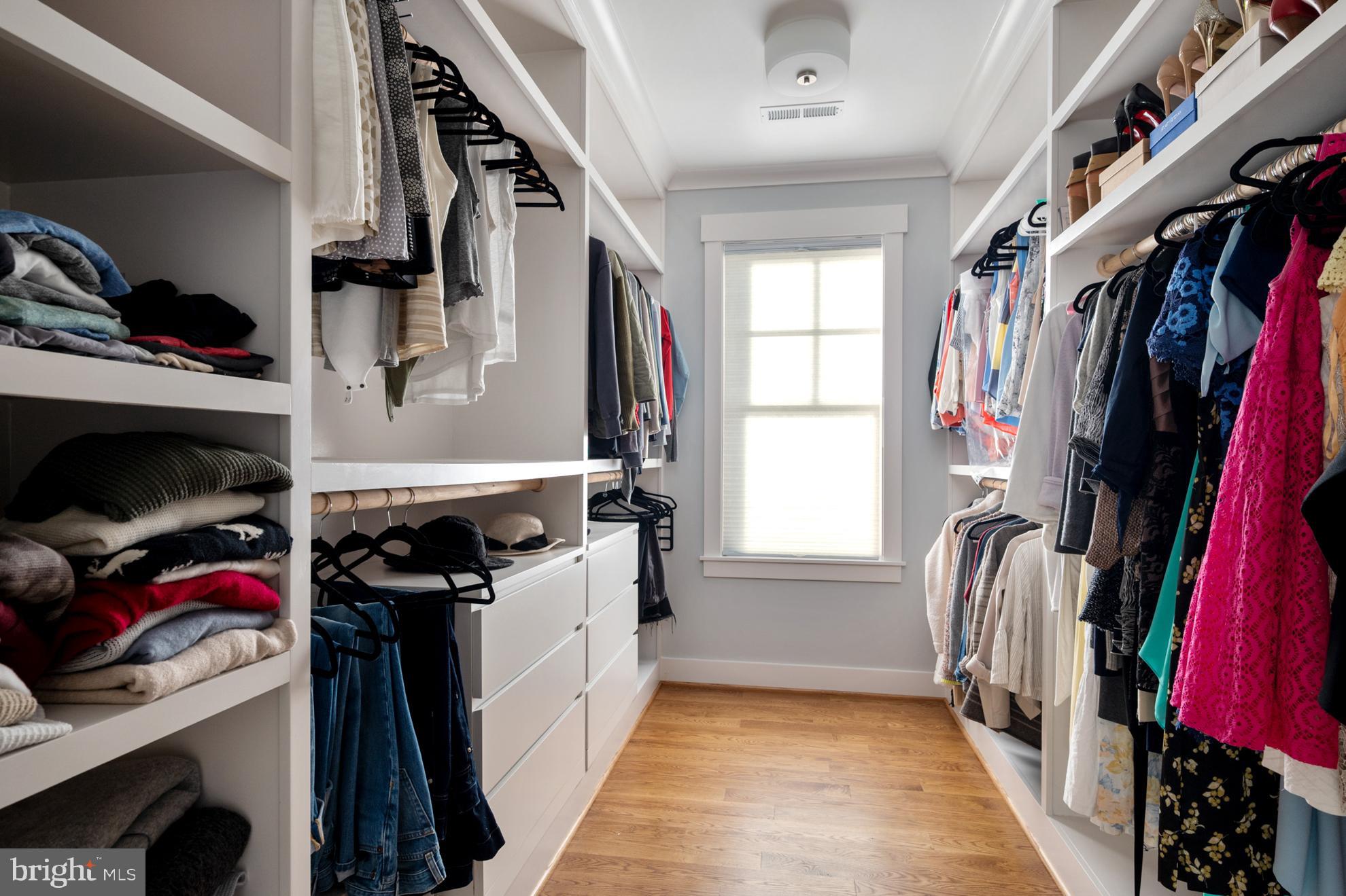 CRESCENT HILLS - Residential