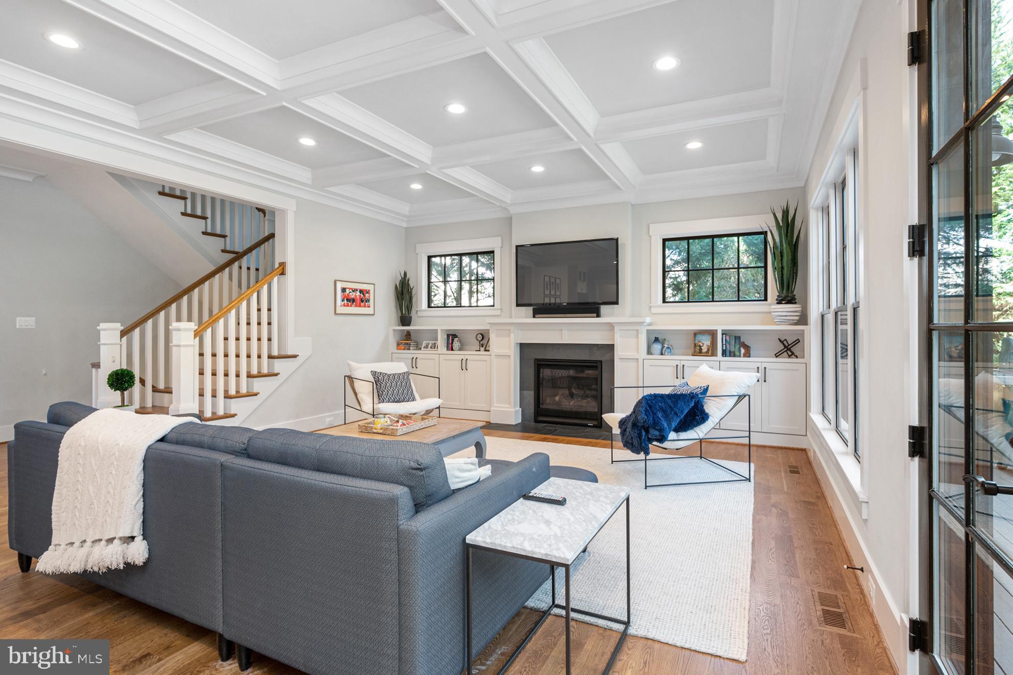 CRESCENT HILLS - Residential