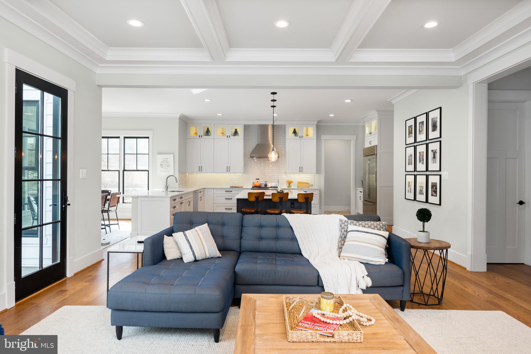 CRESCENT HILLS - Residential