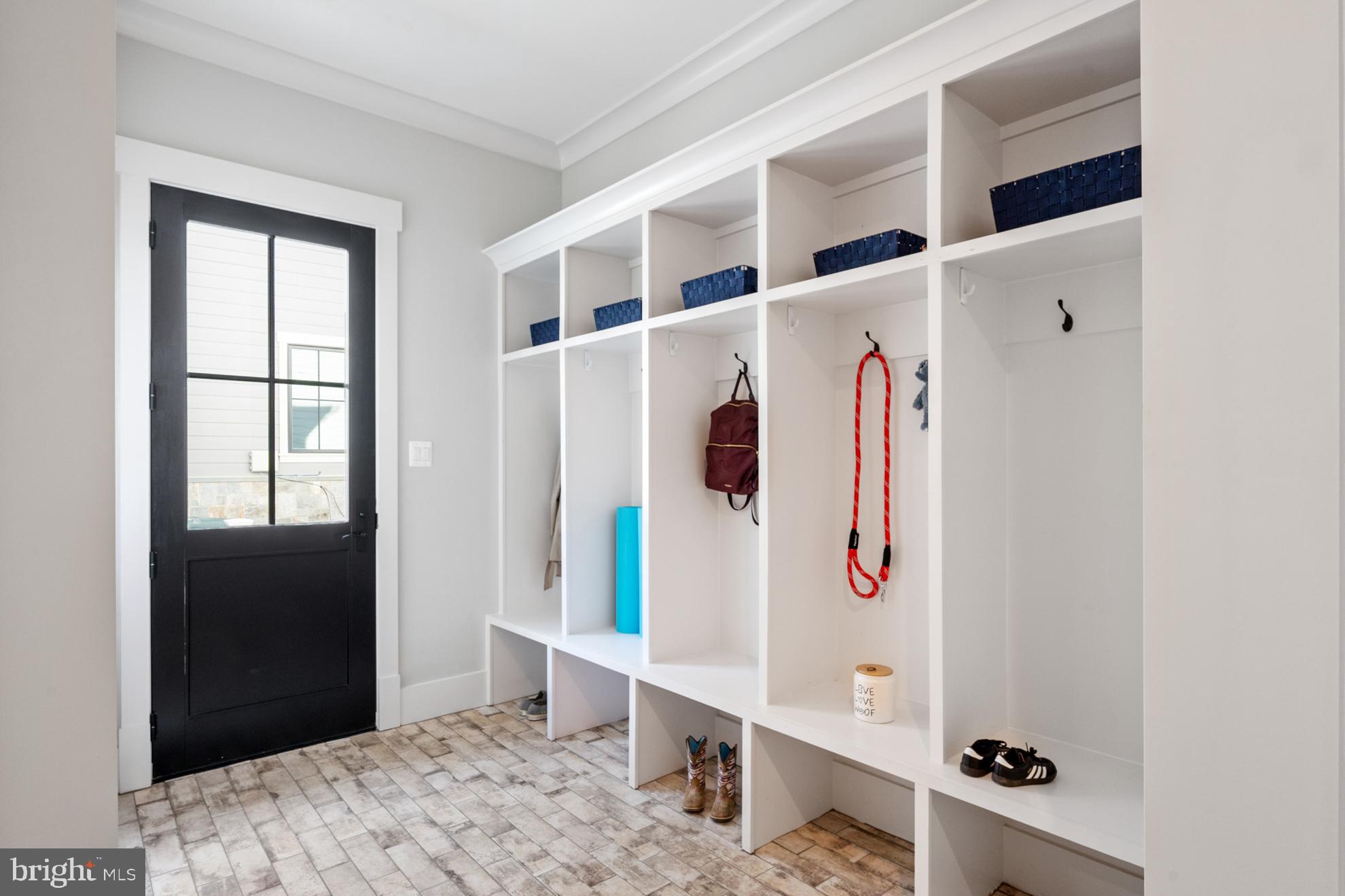 CRESCENT HILLS - Residential