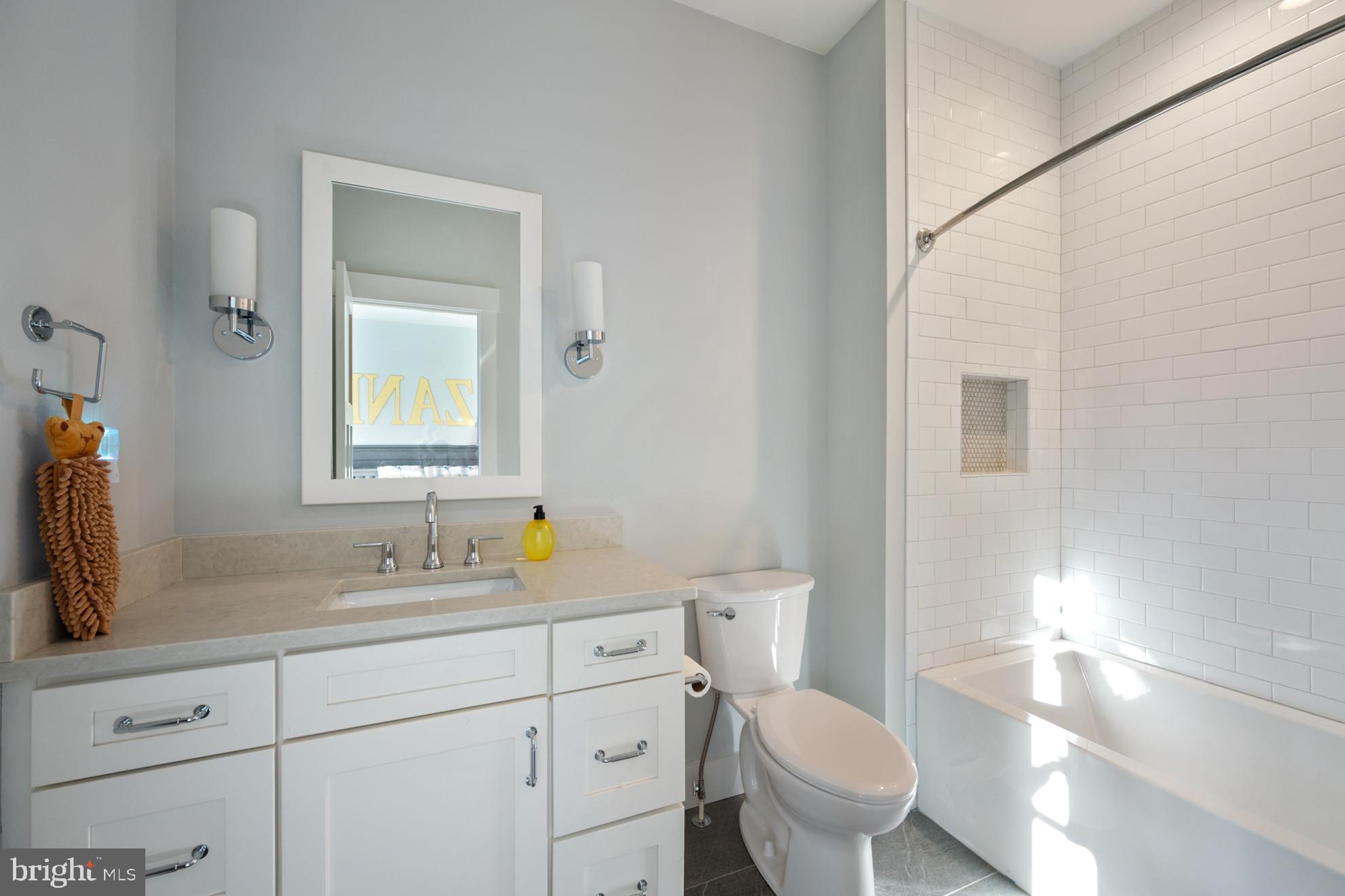 CRESCENT HILLS - Residential