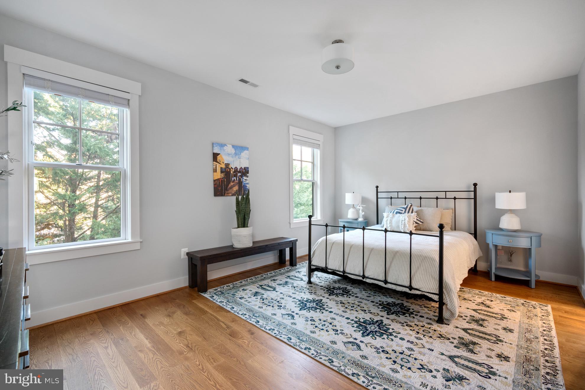 CRESCENT HILLS - Residential