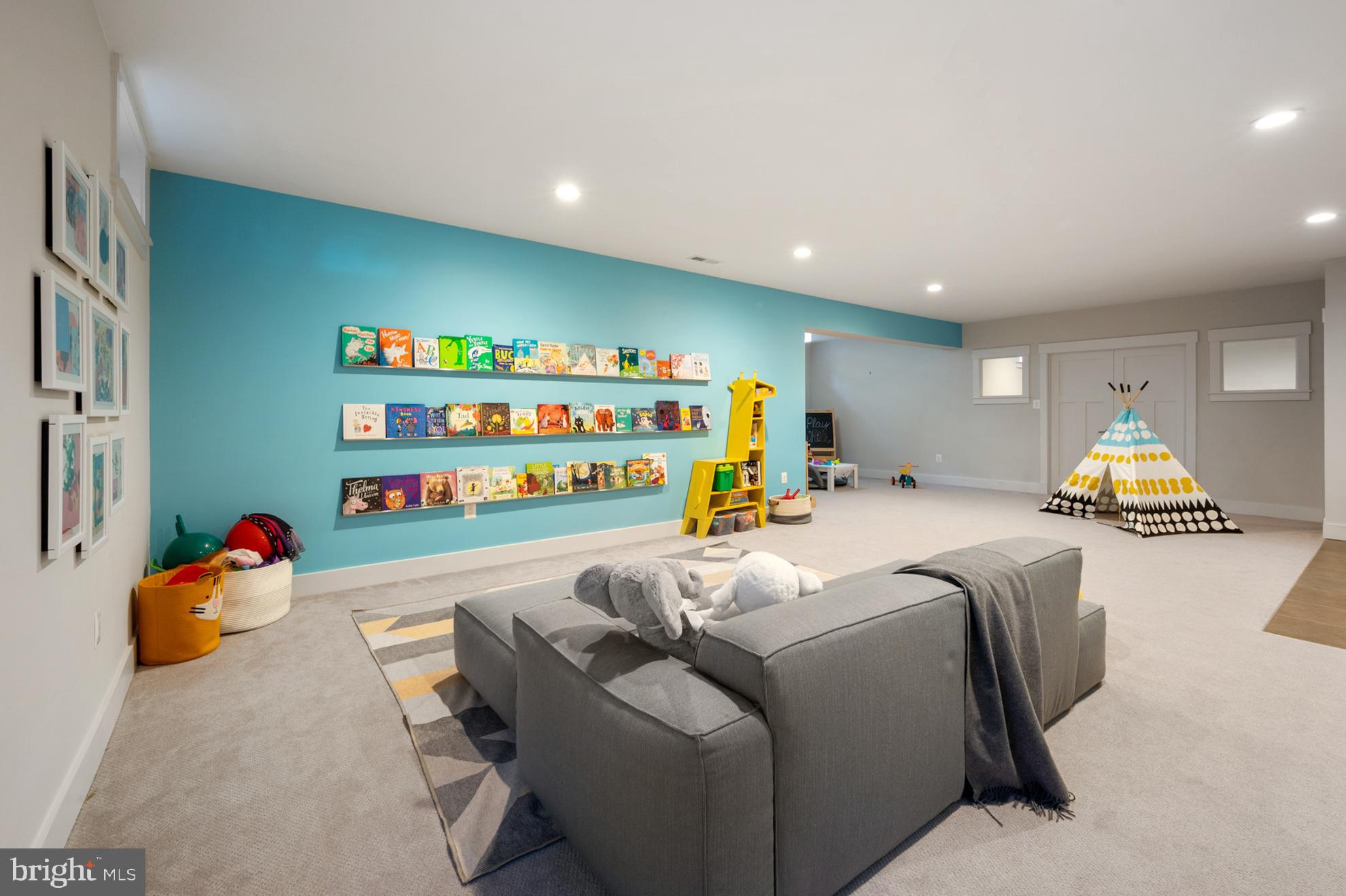 CRESCENT HILLS - Residential