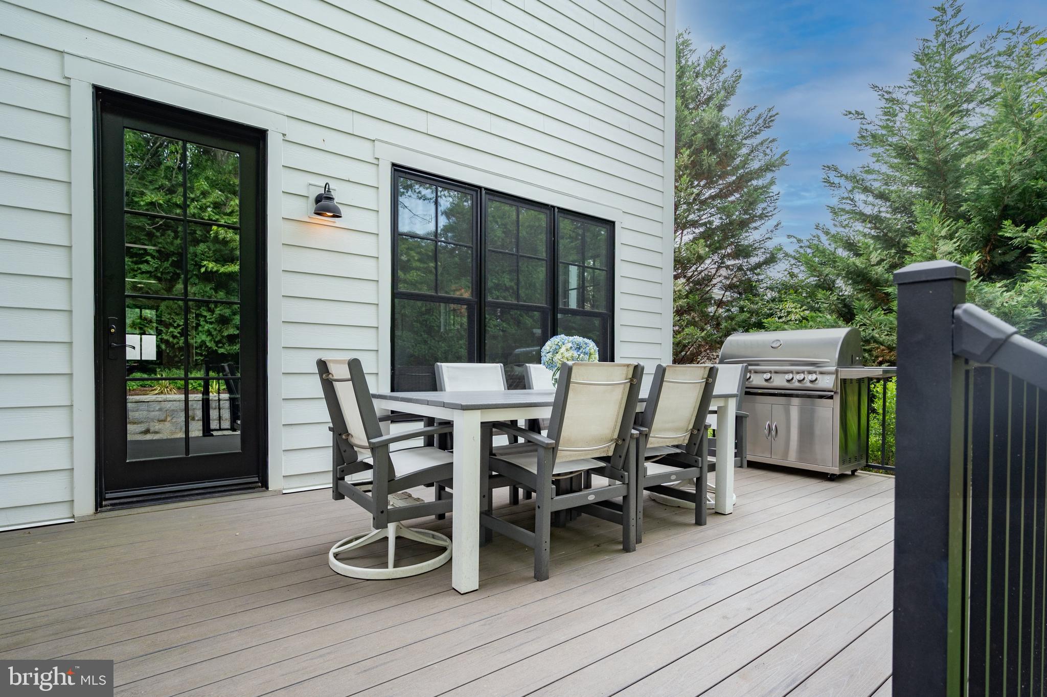 CRESCENT HILLS - Residential