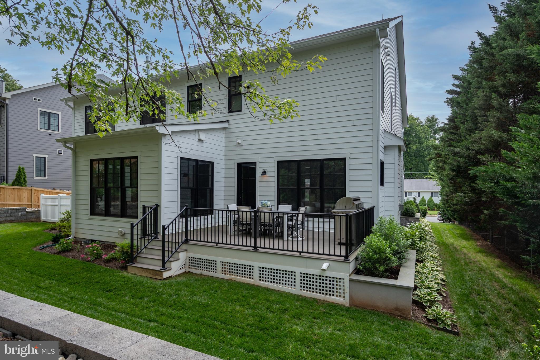 CRESCENT HILLS - Residential