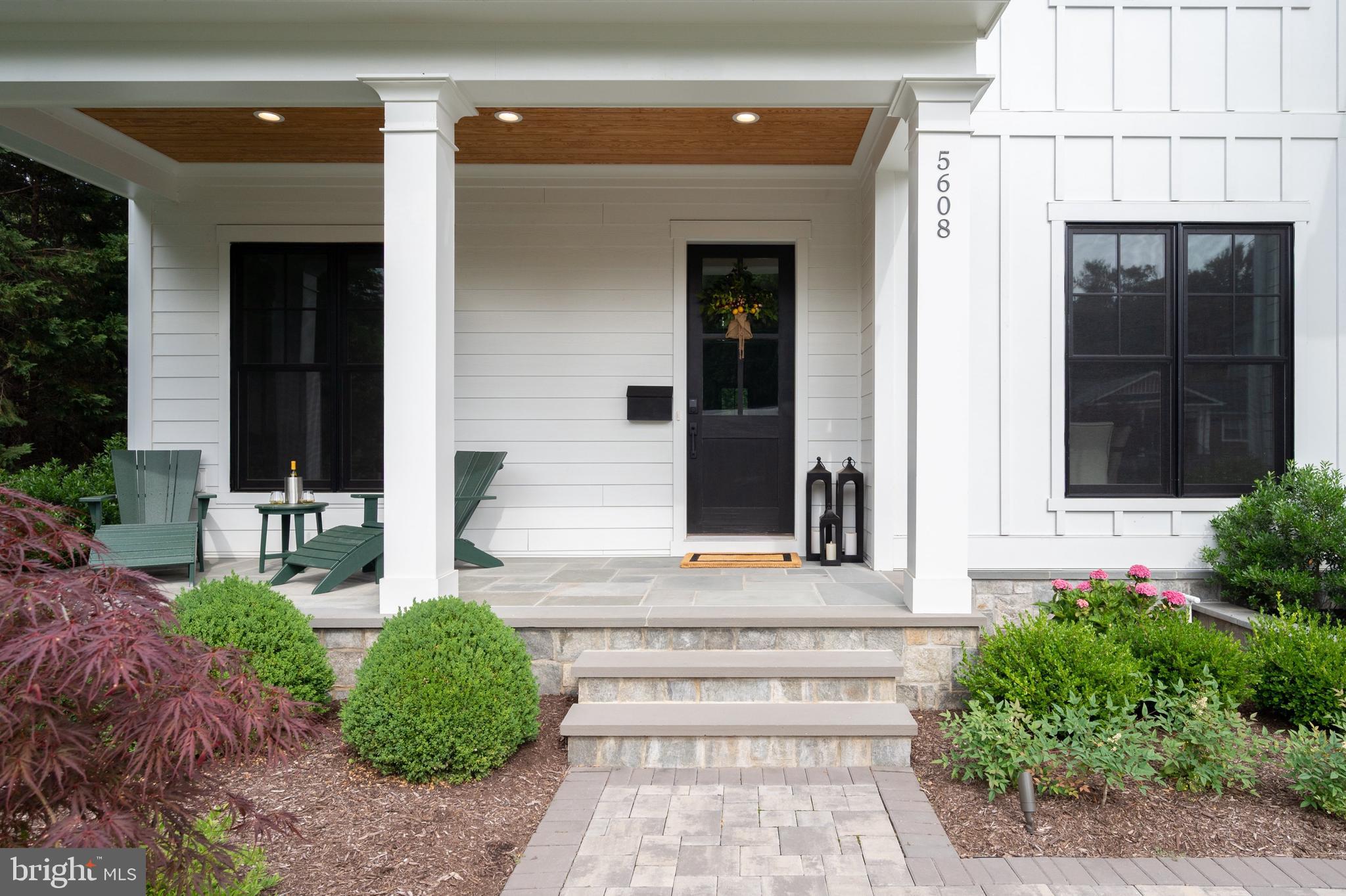 CRESCENT HILLS - Residential