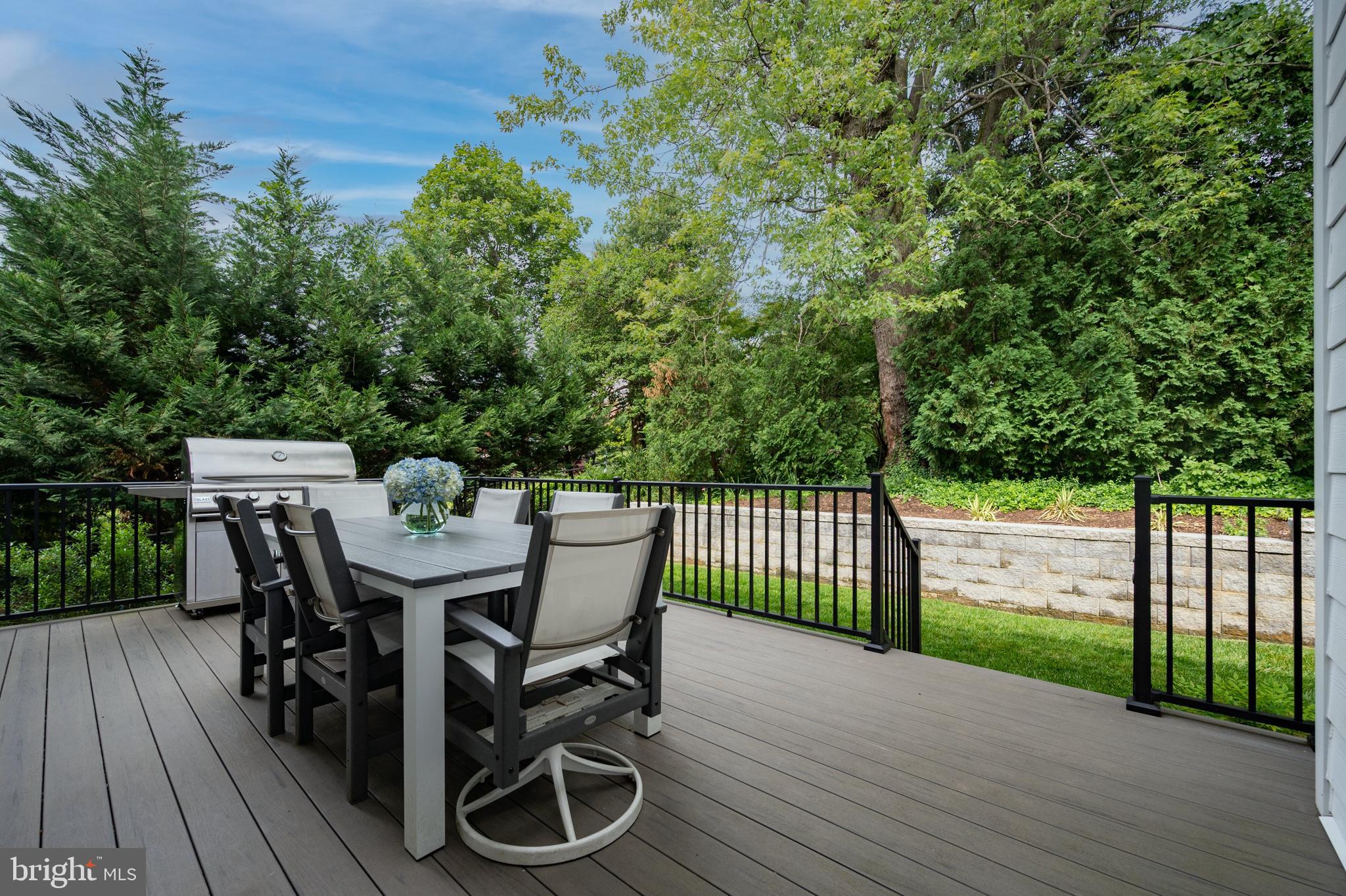 CRESCENT HILLS - Residential