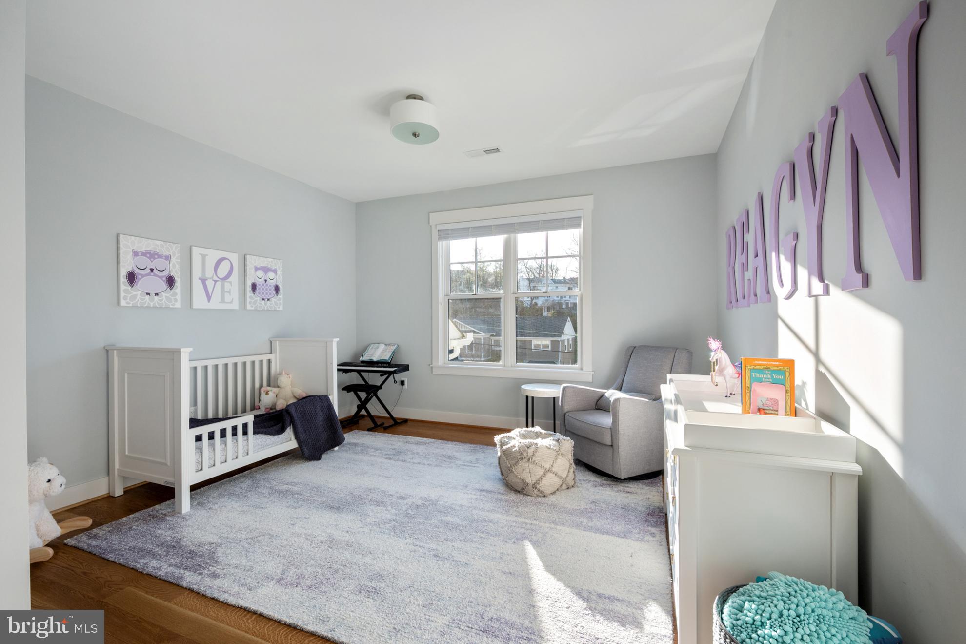 CRESCENT HILLS - Residential