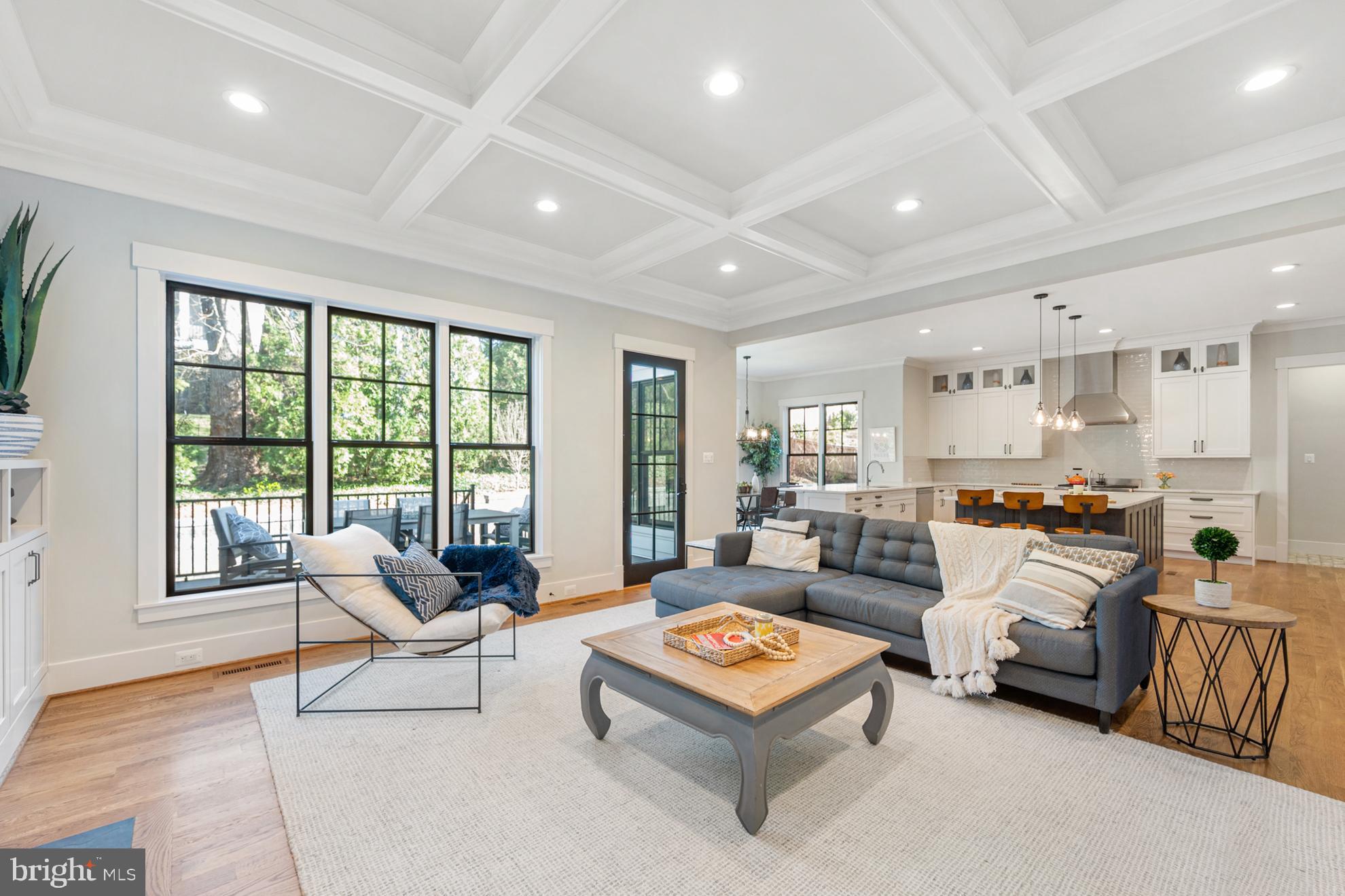 CRESCENT HILLS - Residential