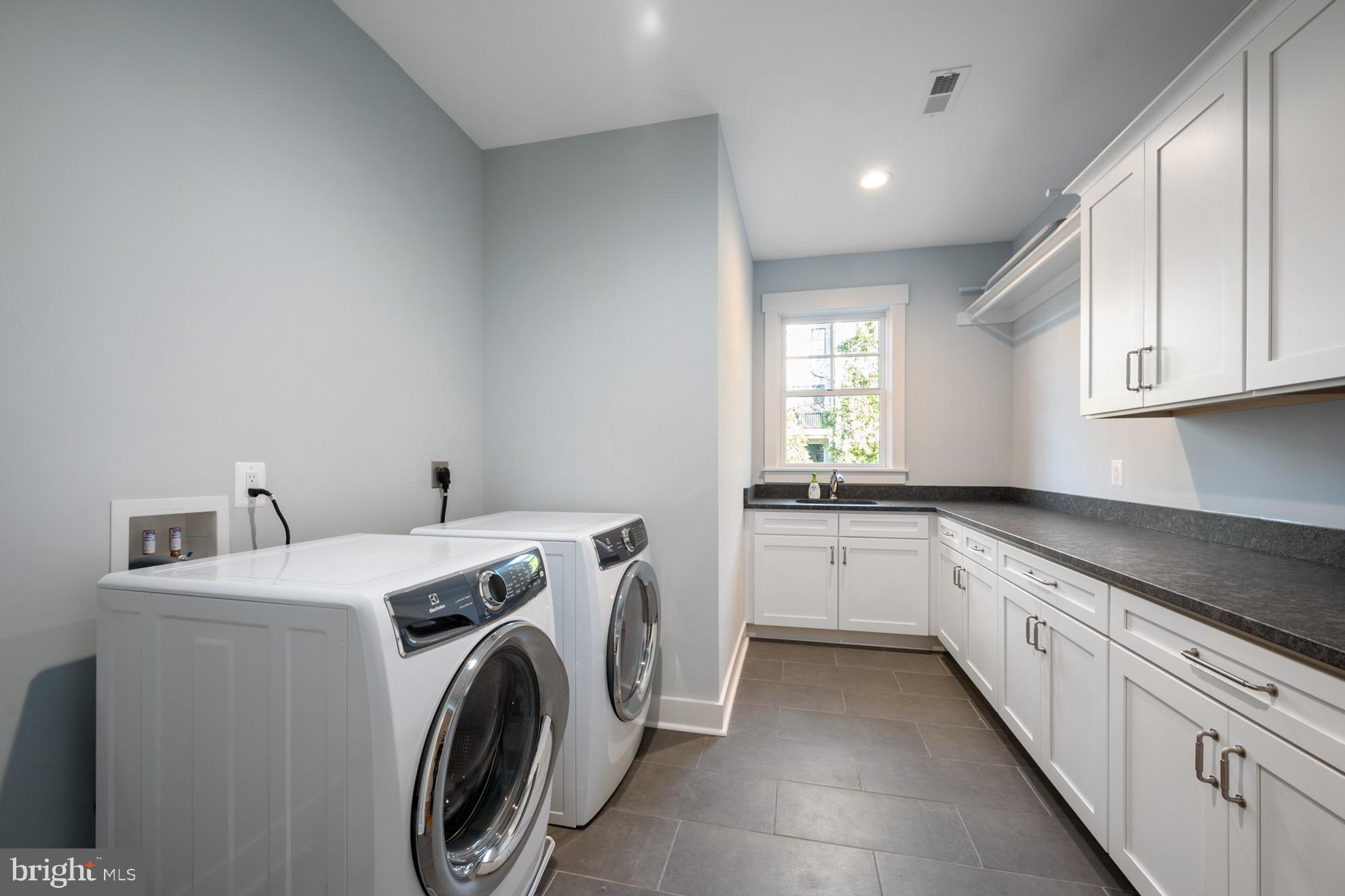 CRESCENT HILLS - Residential