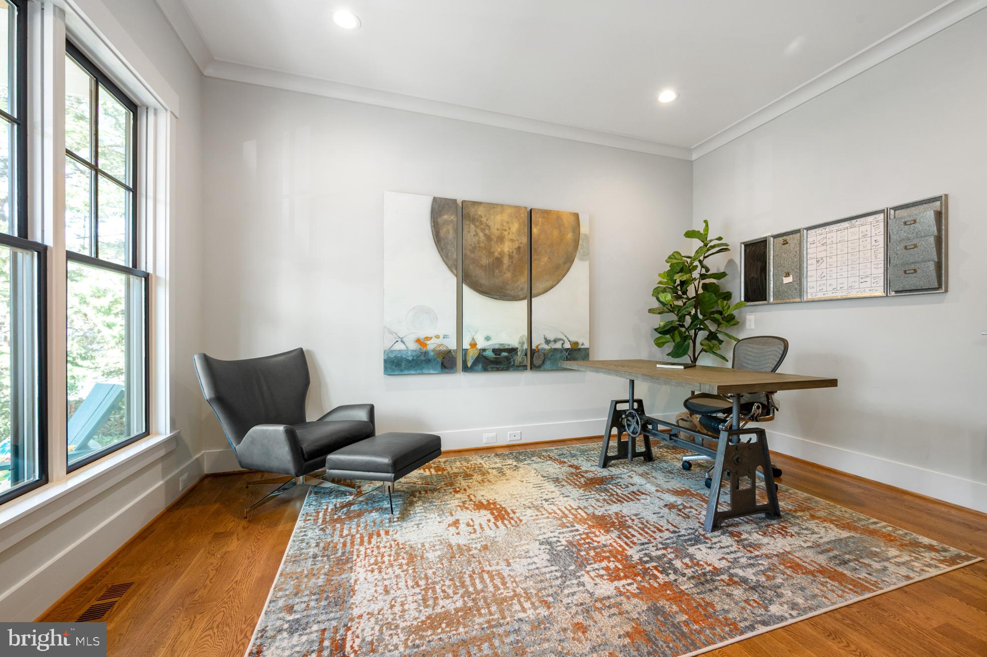 CRESCENT HILLS - Residential