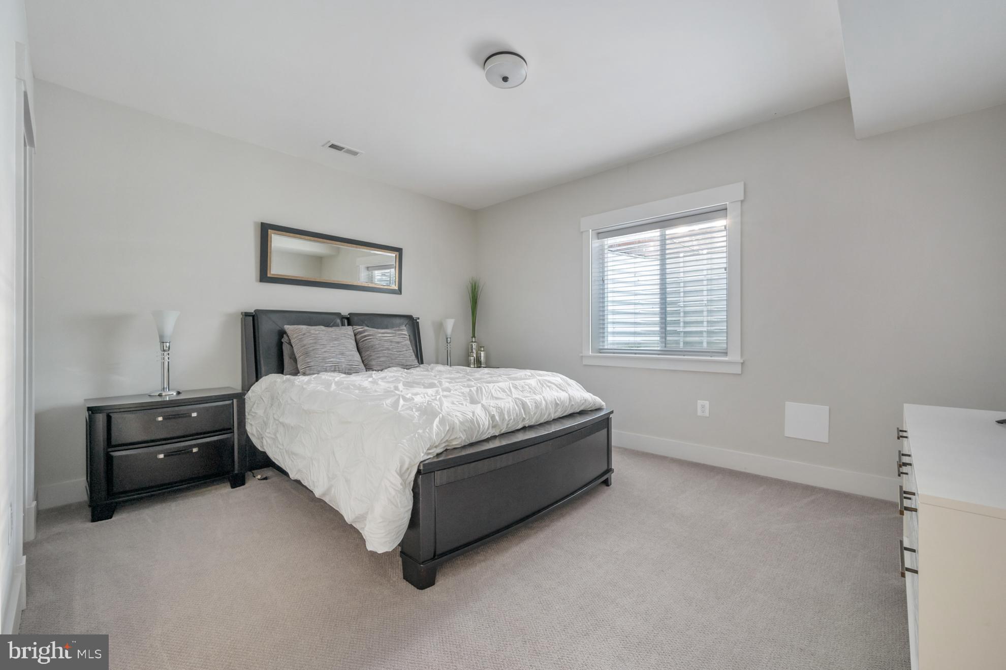 CRESCENT HILLS - Residential