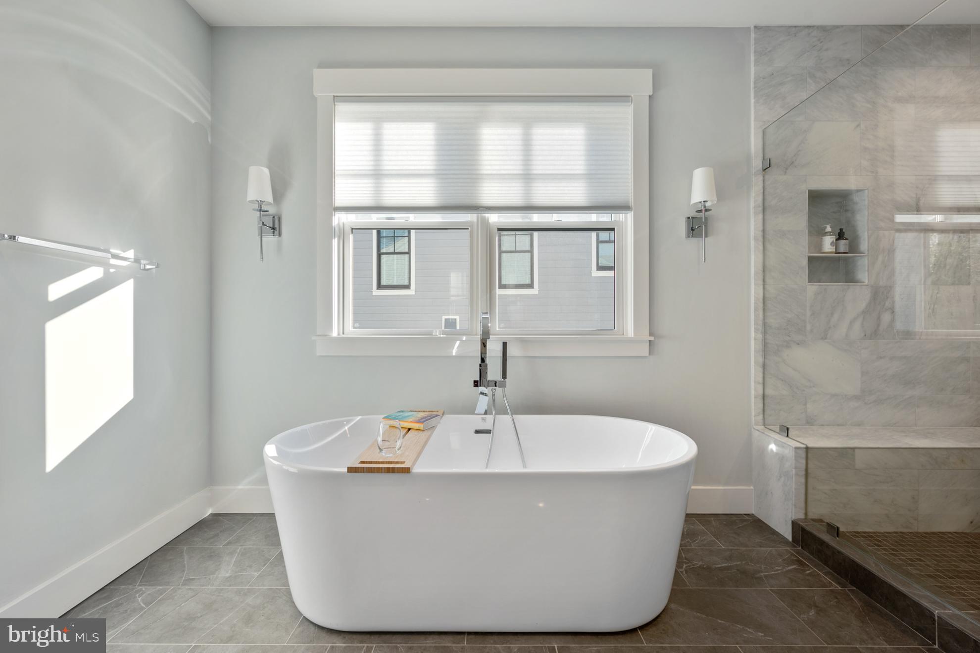 CRESCENT HILLS - Residential