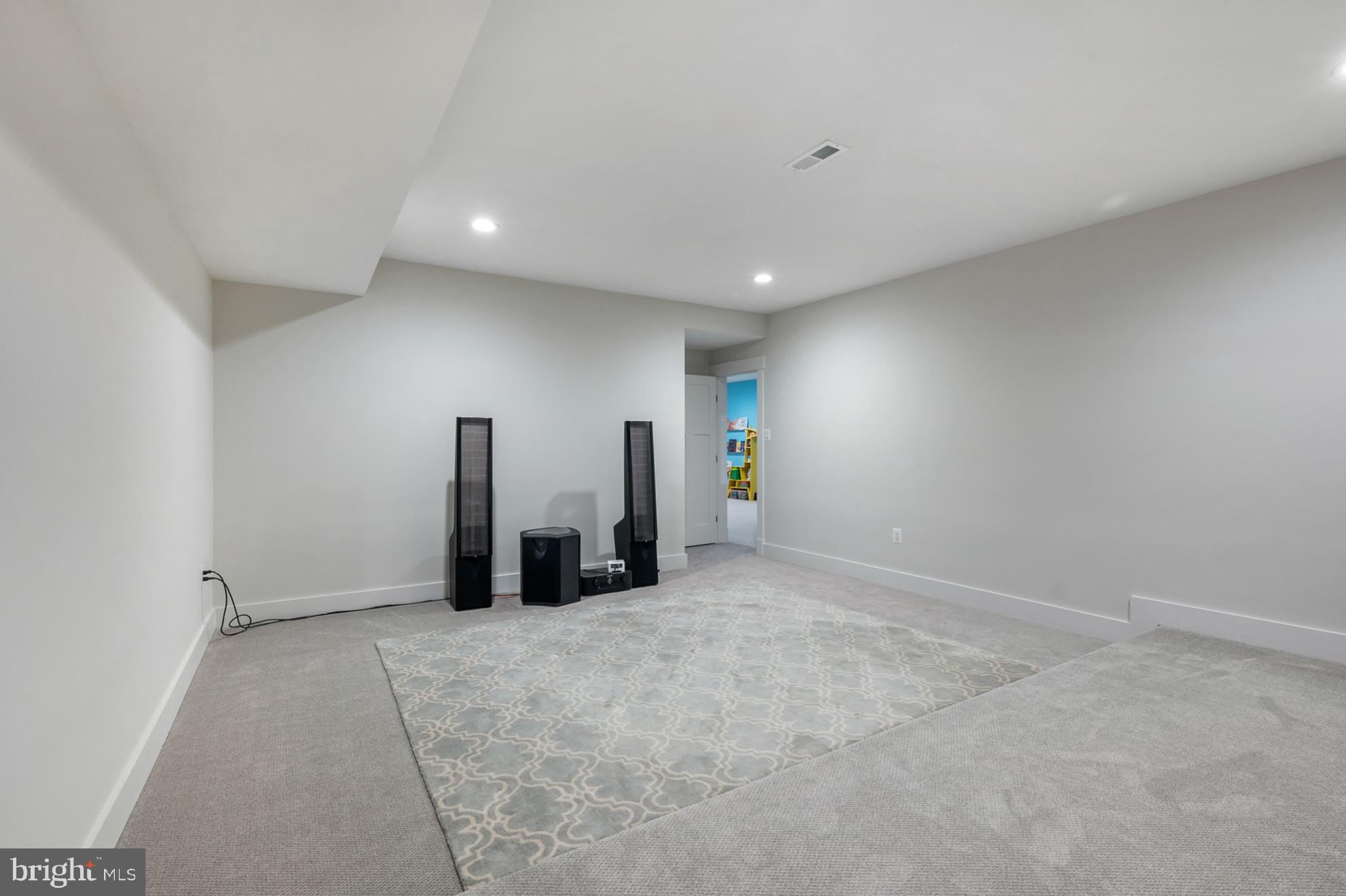 CRESCENT HILLS - Residential