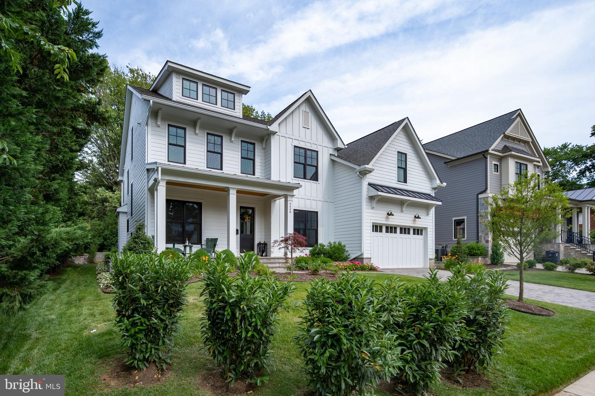 CRESCENT HILLS - Residential