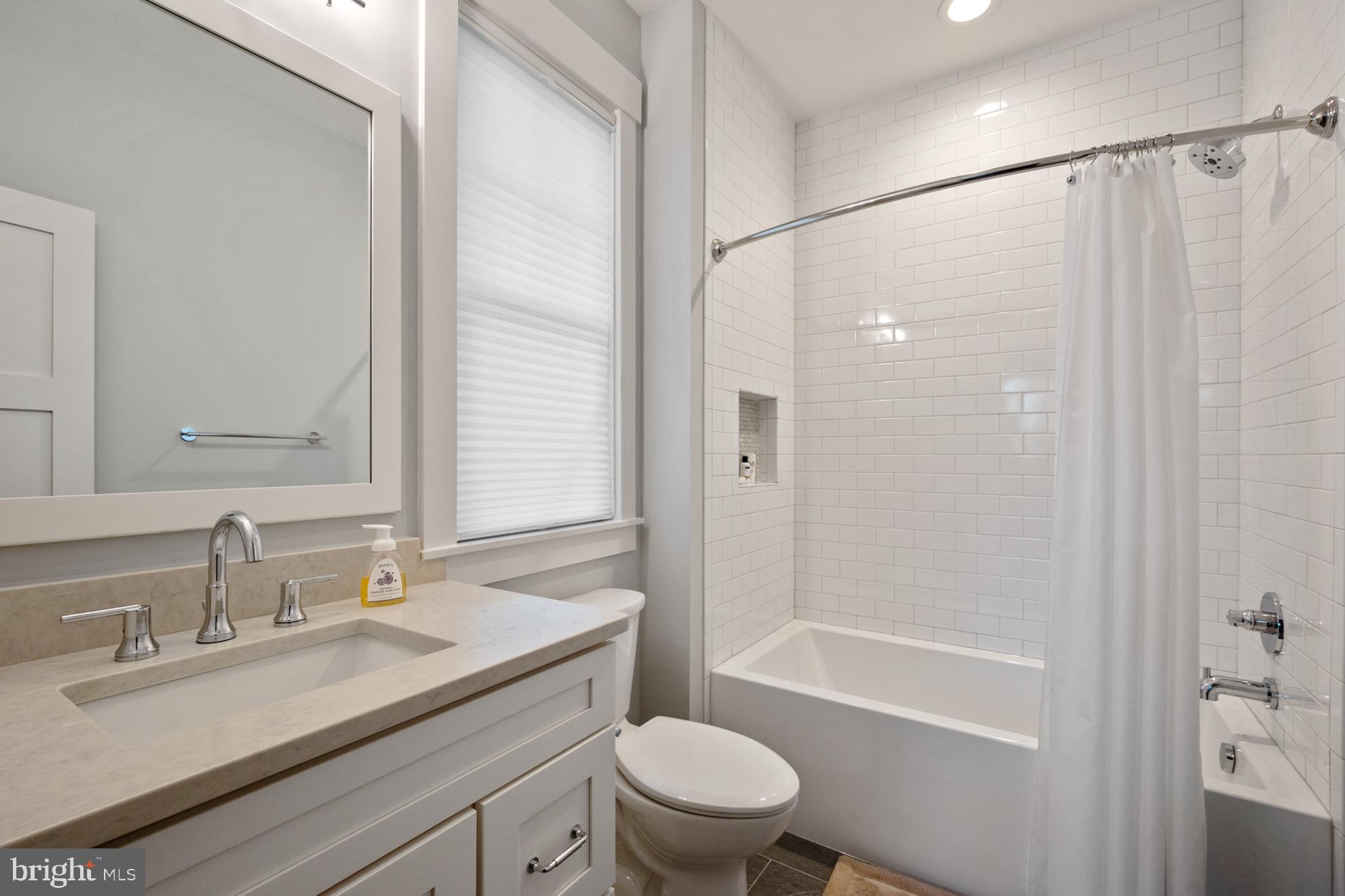 CRESCENT HILLS - Residential