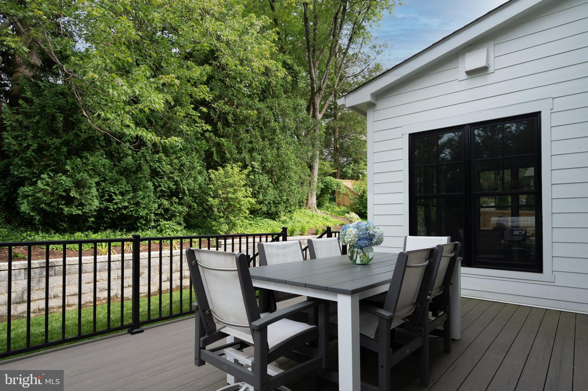 CRESCENT HILLS - Residential