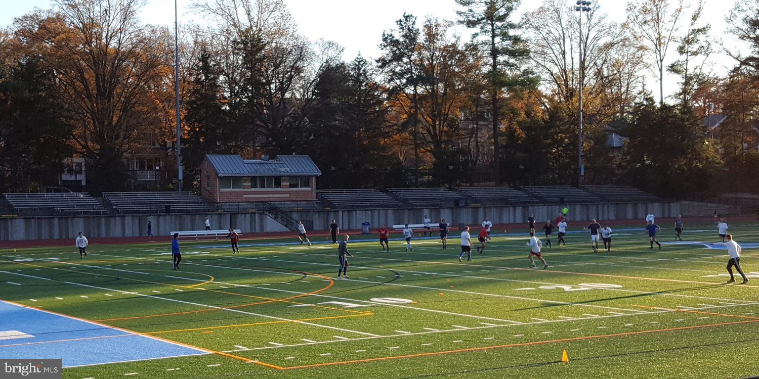 CRESCENT HILLS - Residential