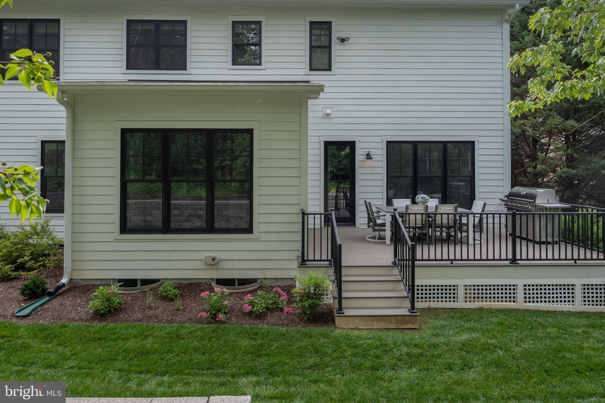 CRESCENT HILLS - Residential