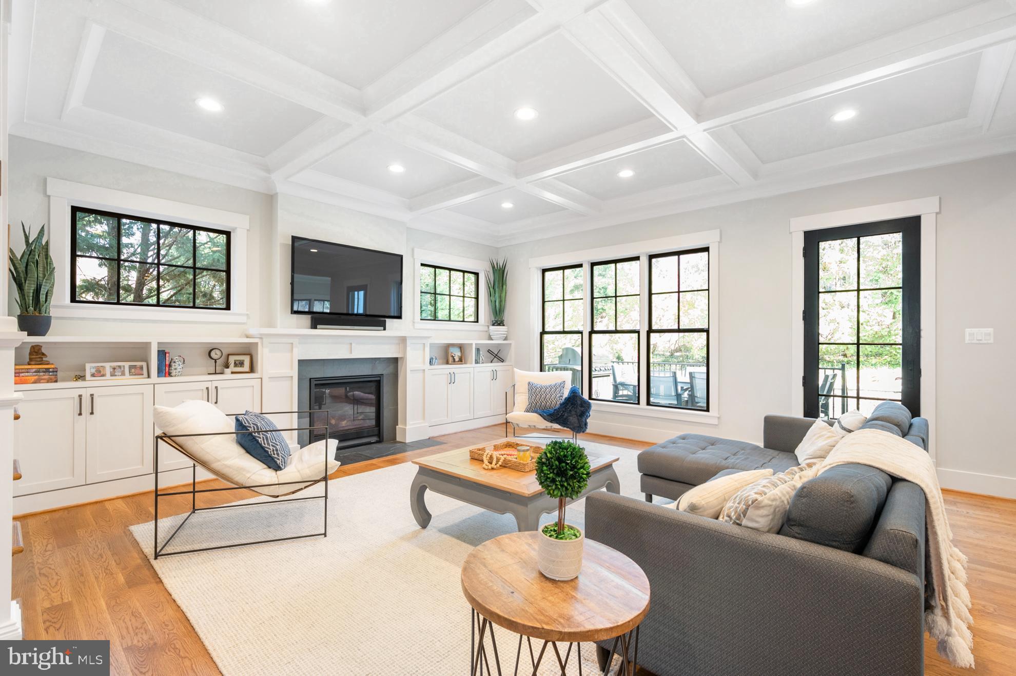 CRESCENT HILLS - Residential