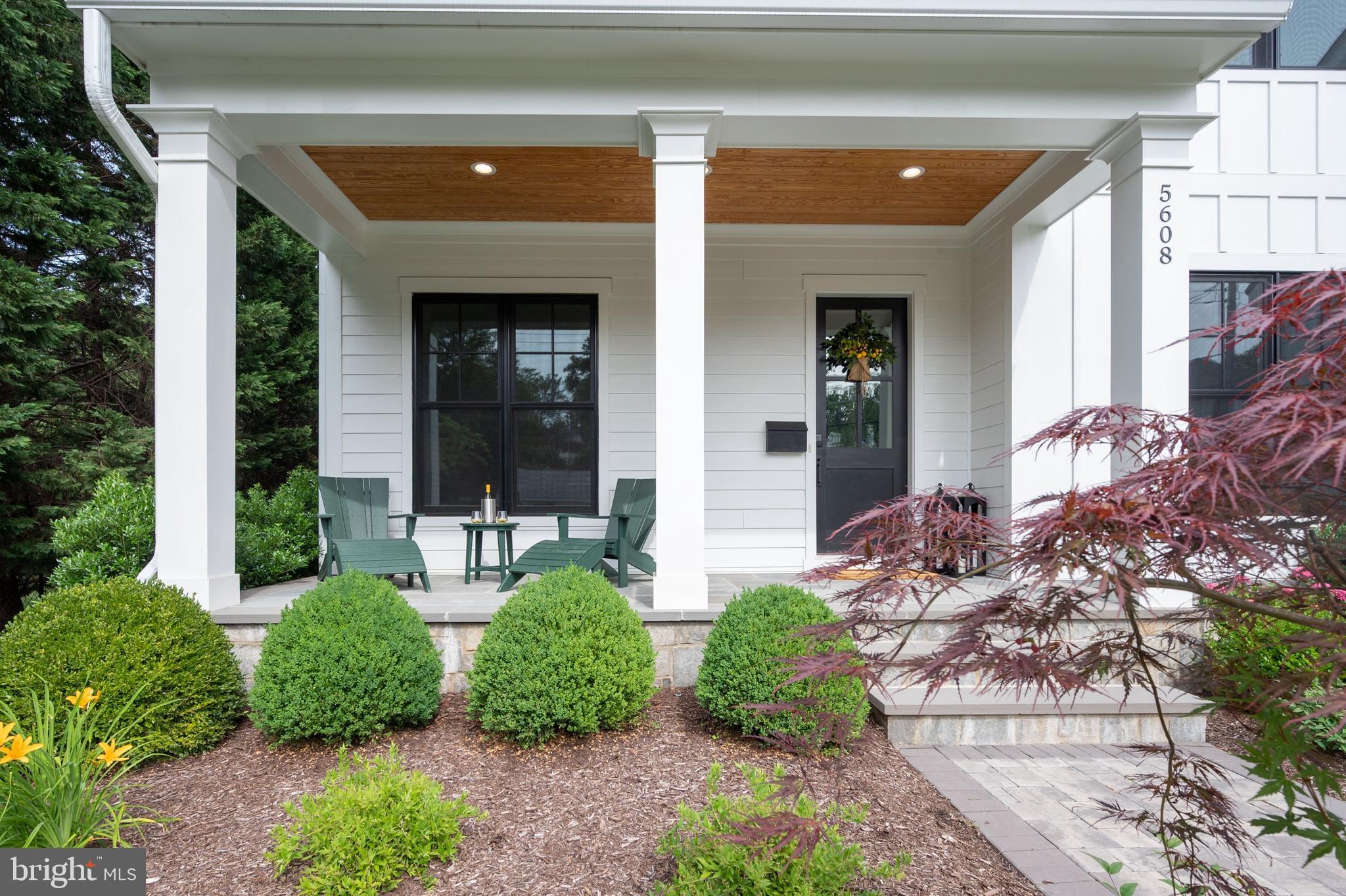 CRESCENT HILLS - Residential