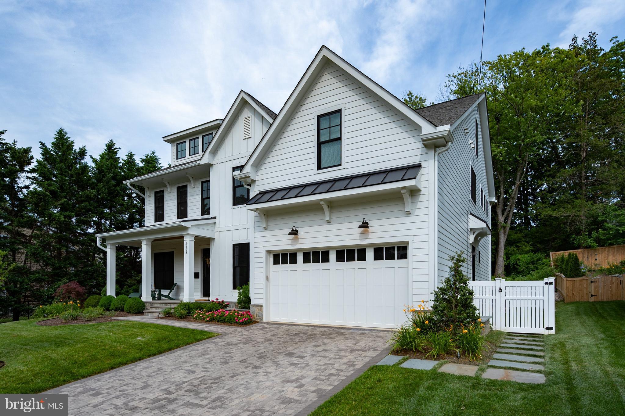 CRESCENT HILLS - Residential