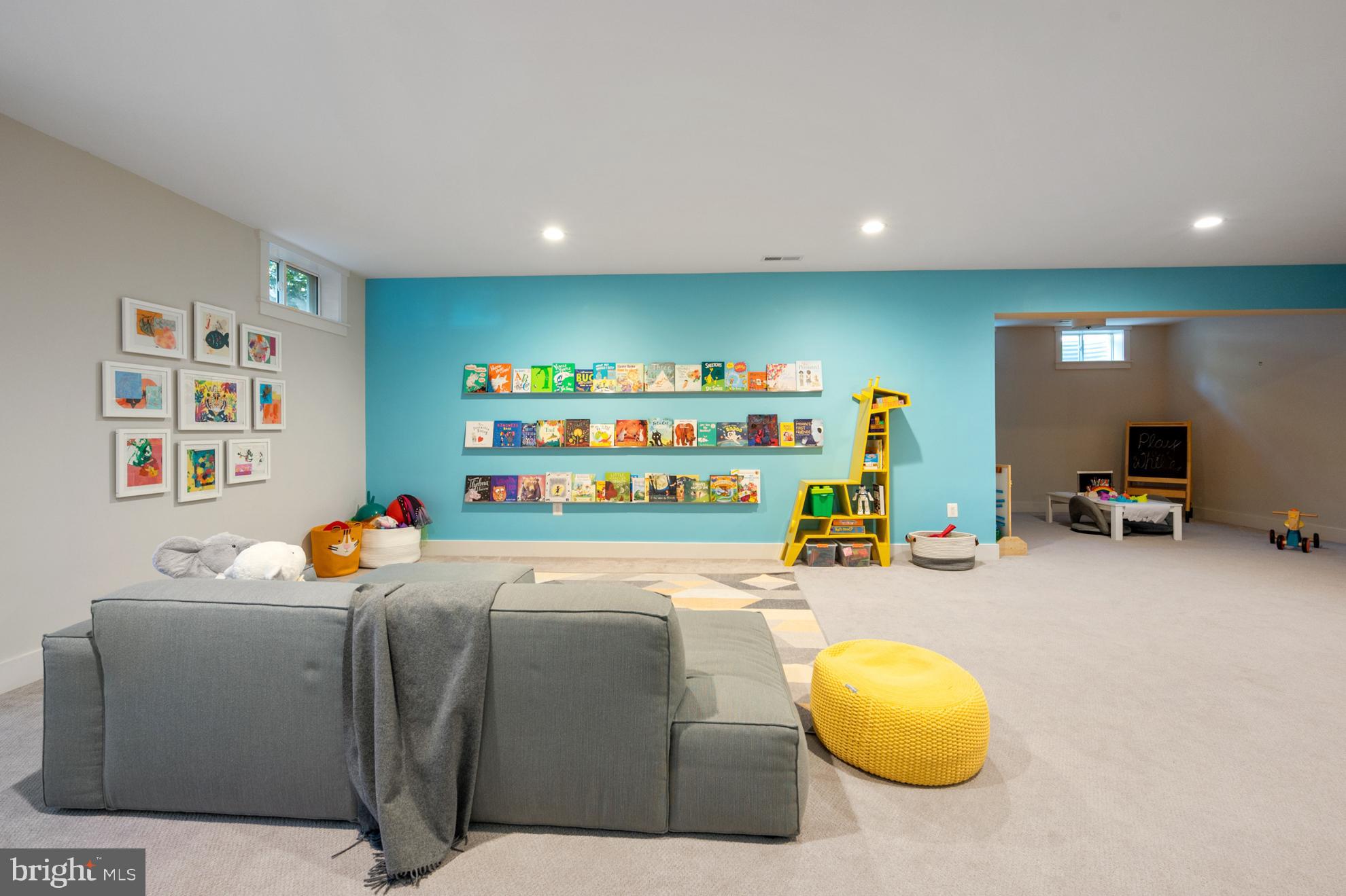 CRESCENT HILLS - Residential