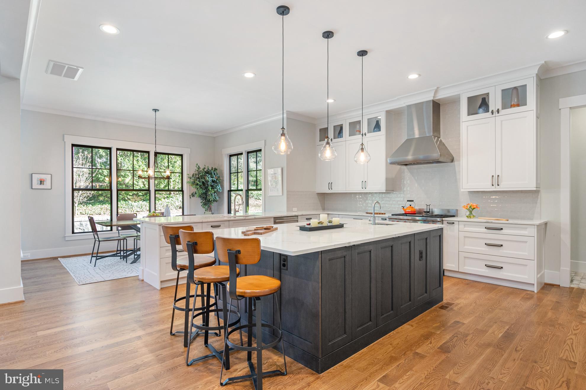 CRESCENT HILLS - Residential