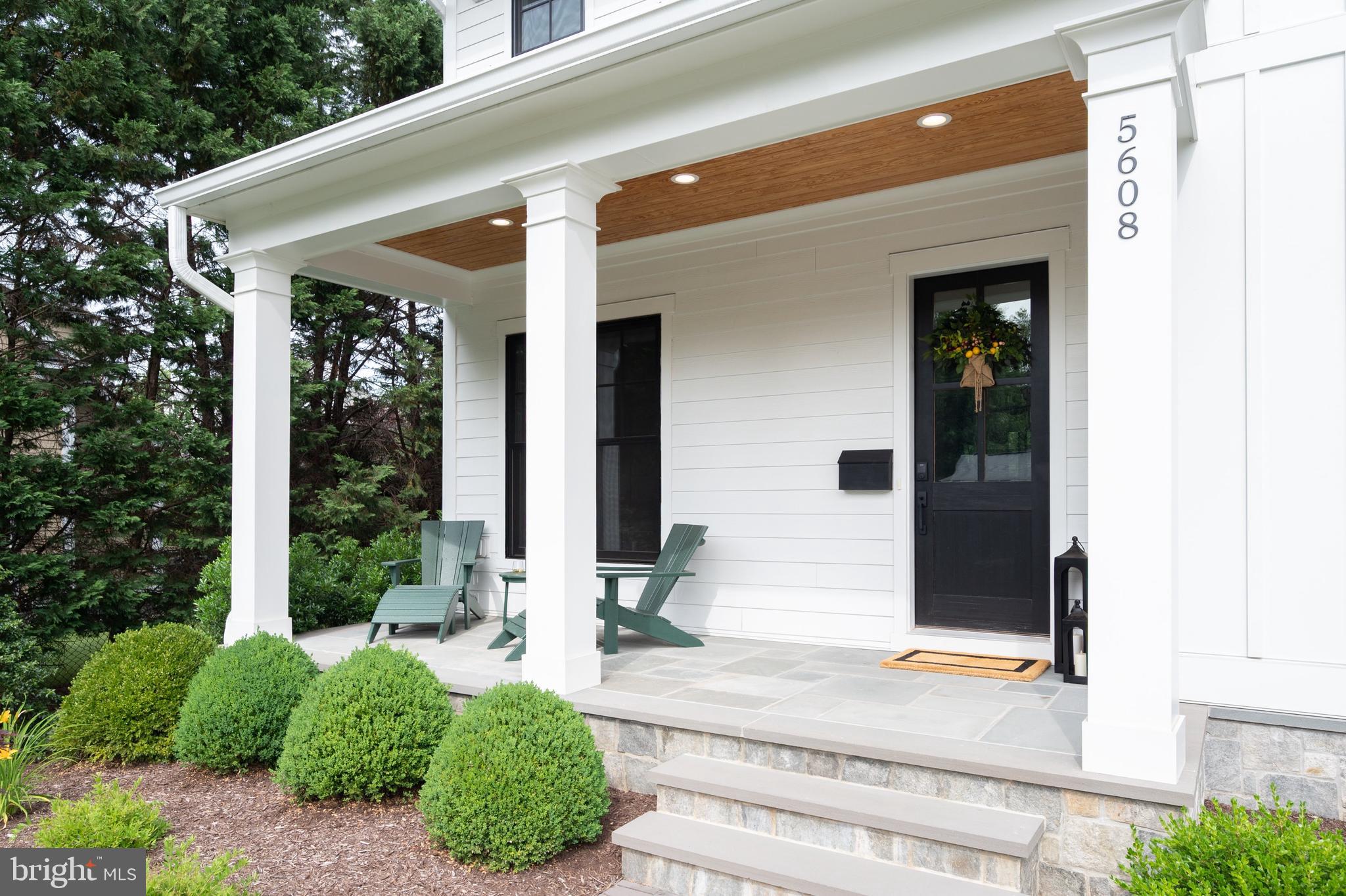 CRESCENT HILLS - Residential