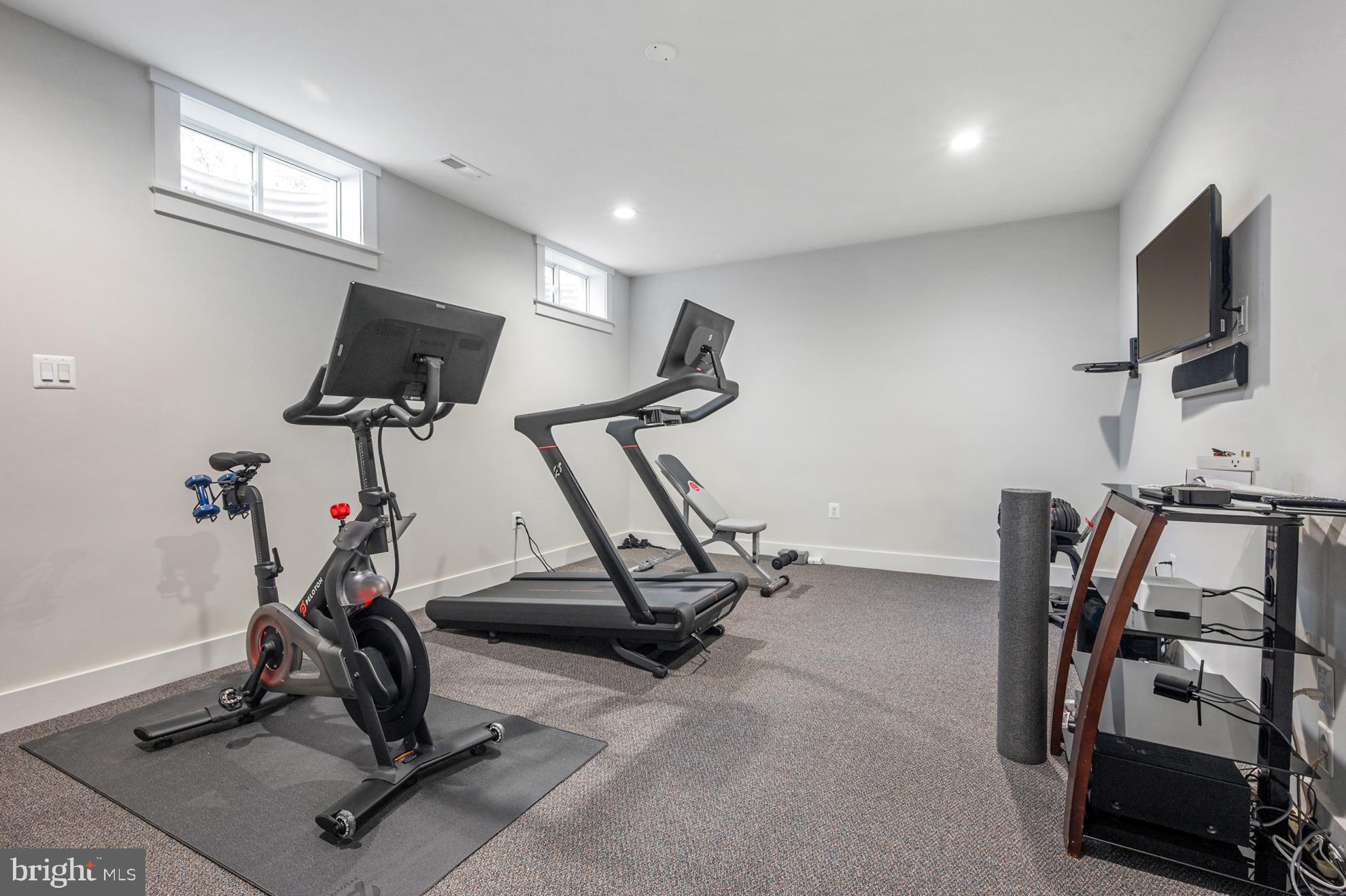 CRESCENT HILLS - Residential