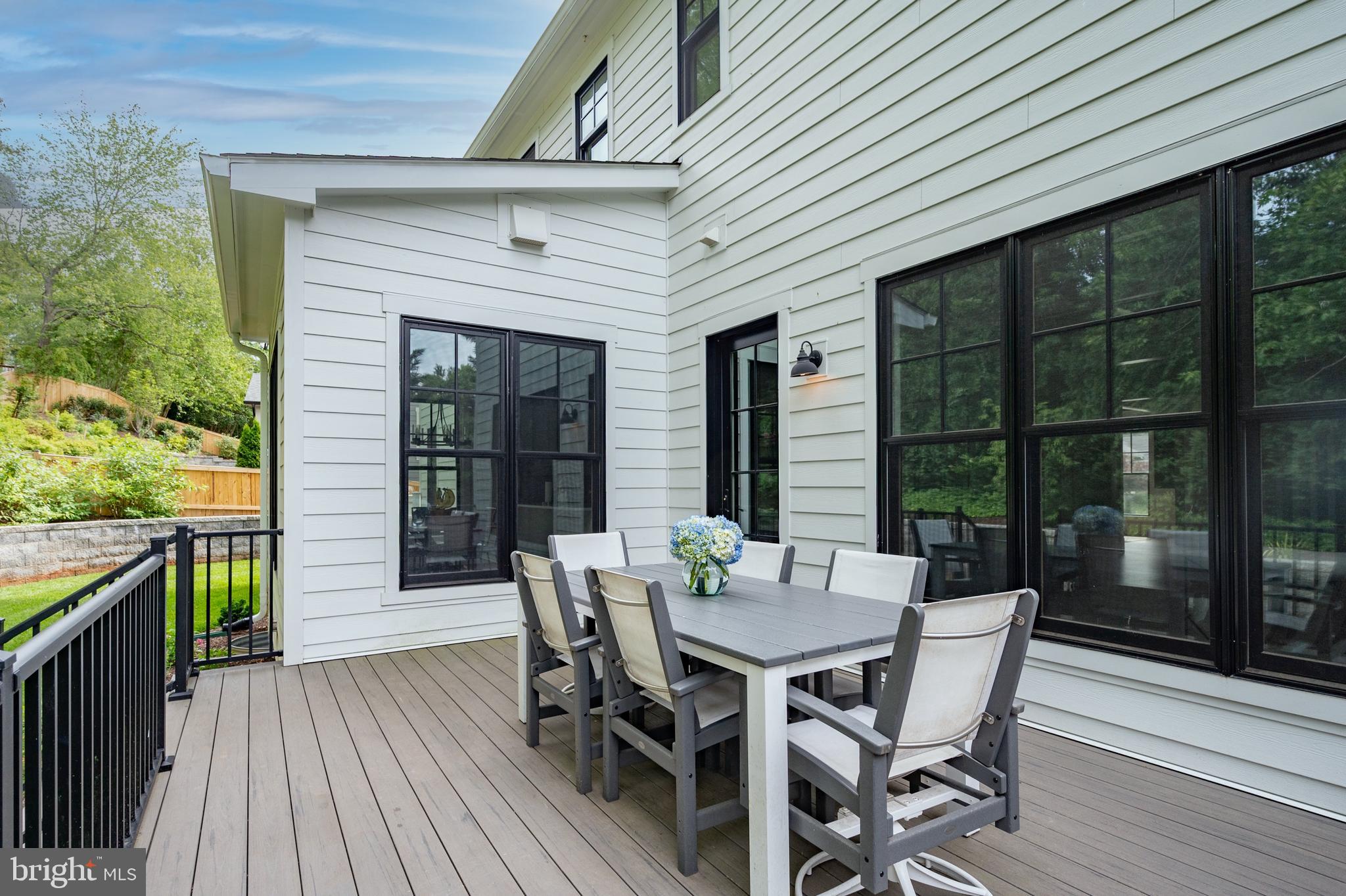 CRESCENT HILLS - Residential