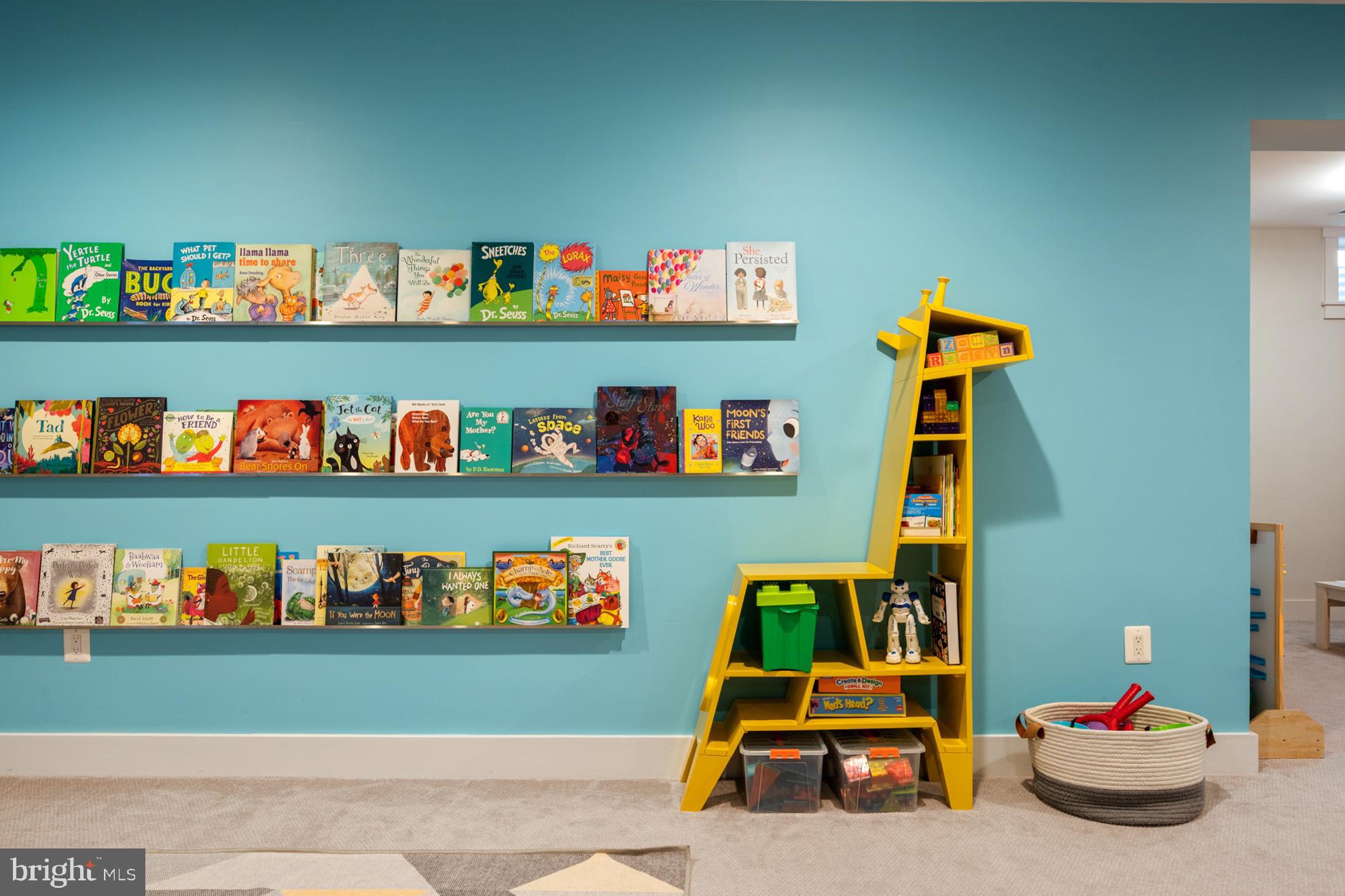 CRESCENT HILLS - Residential