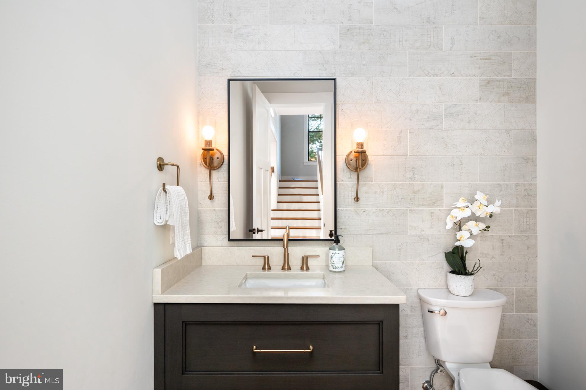 CRESCENT HILLS - Residential