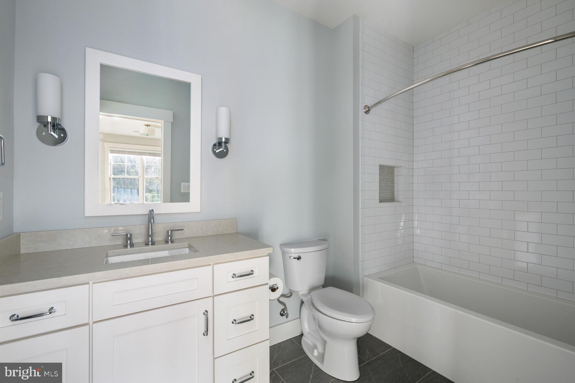 CRESCENT HILLS - Residential