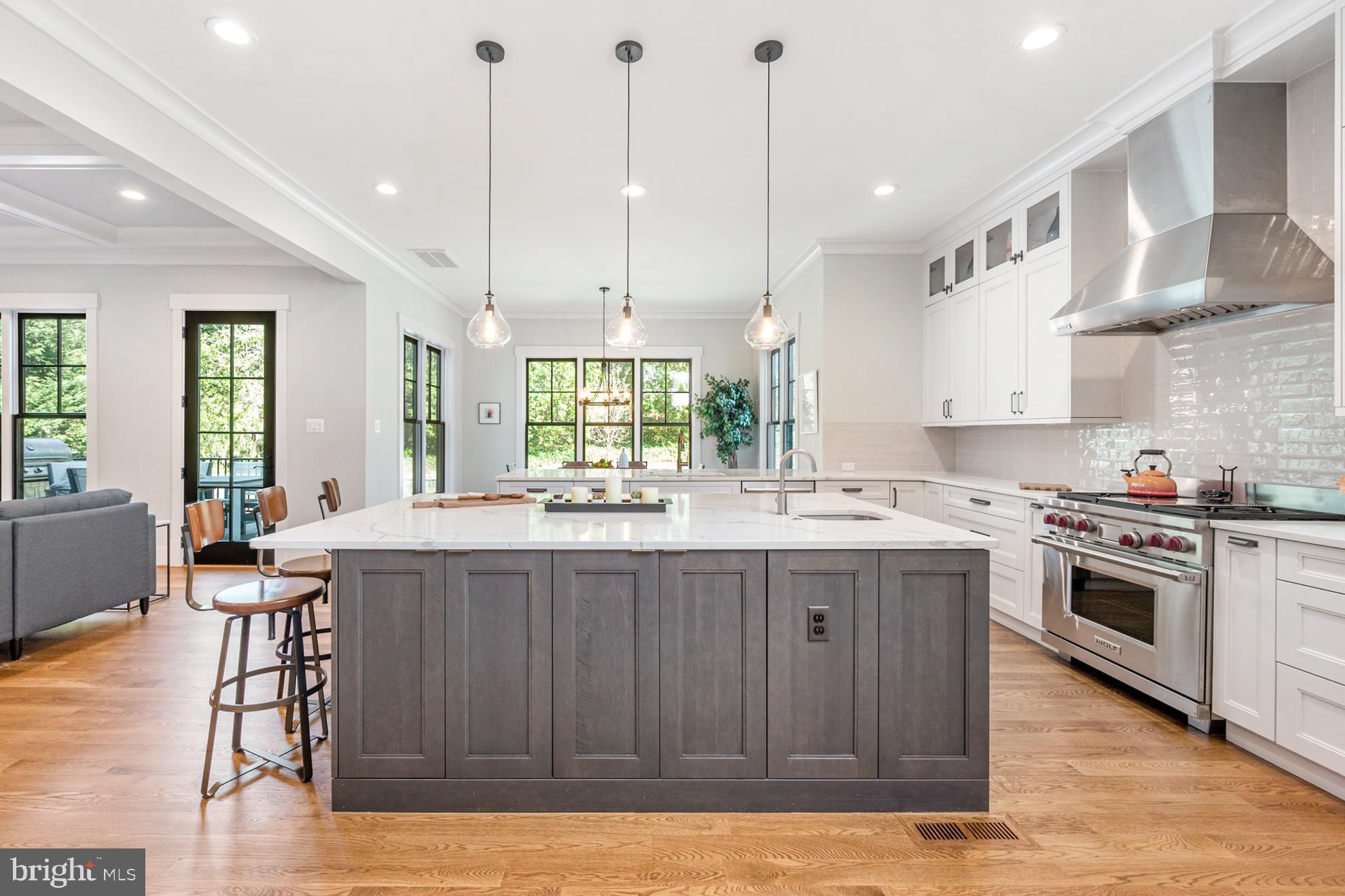 CRESCENT HILLS - Residential