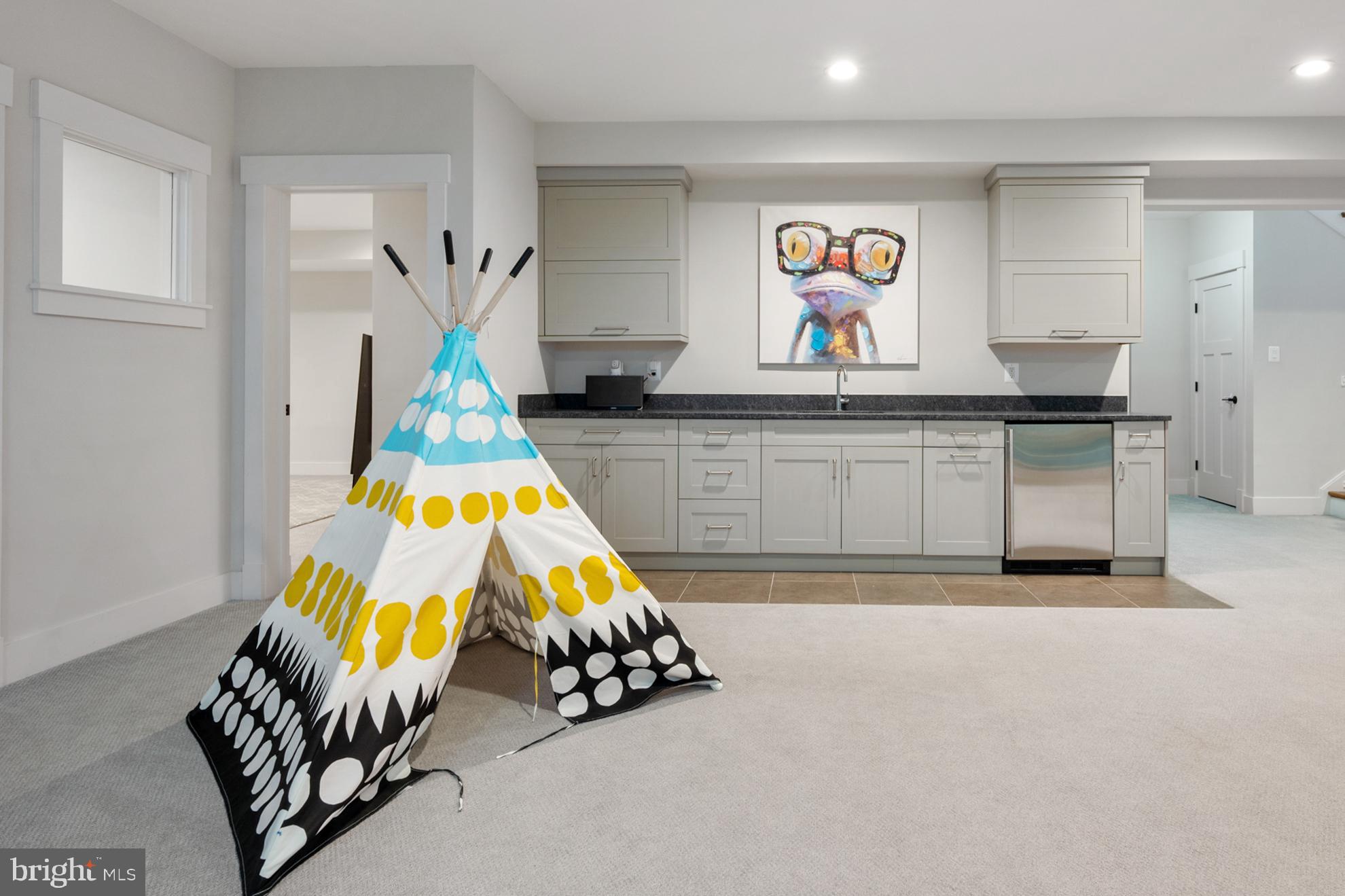 CRESCENT HILLS - Residential