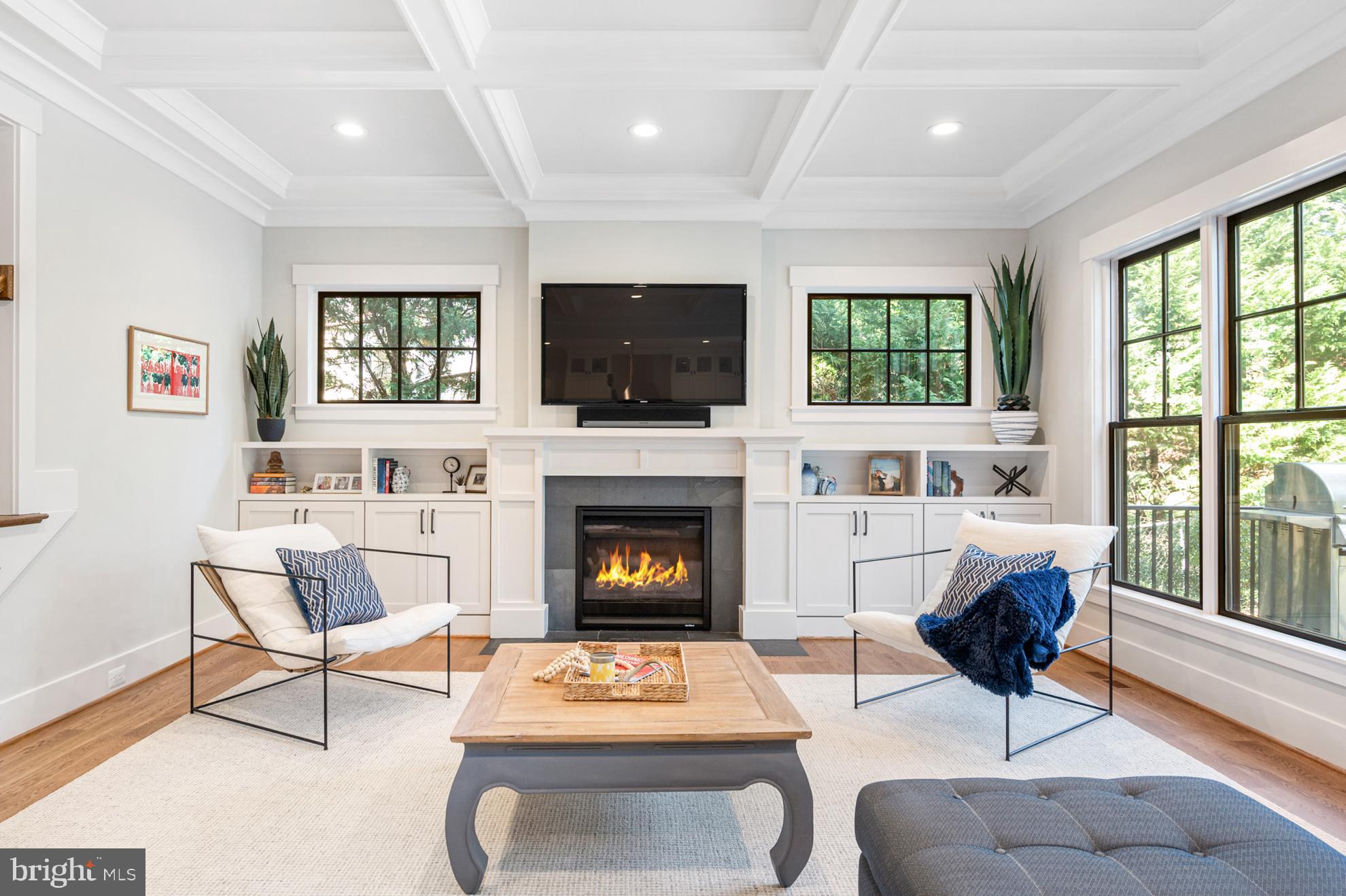 CRESCENT HILLS - Residential