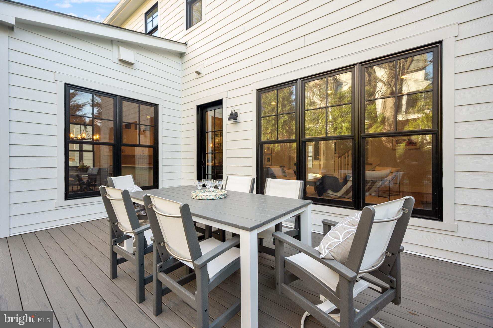 CRESCENT HILLS - Residential