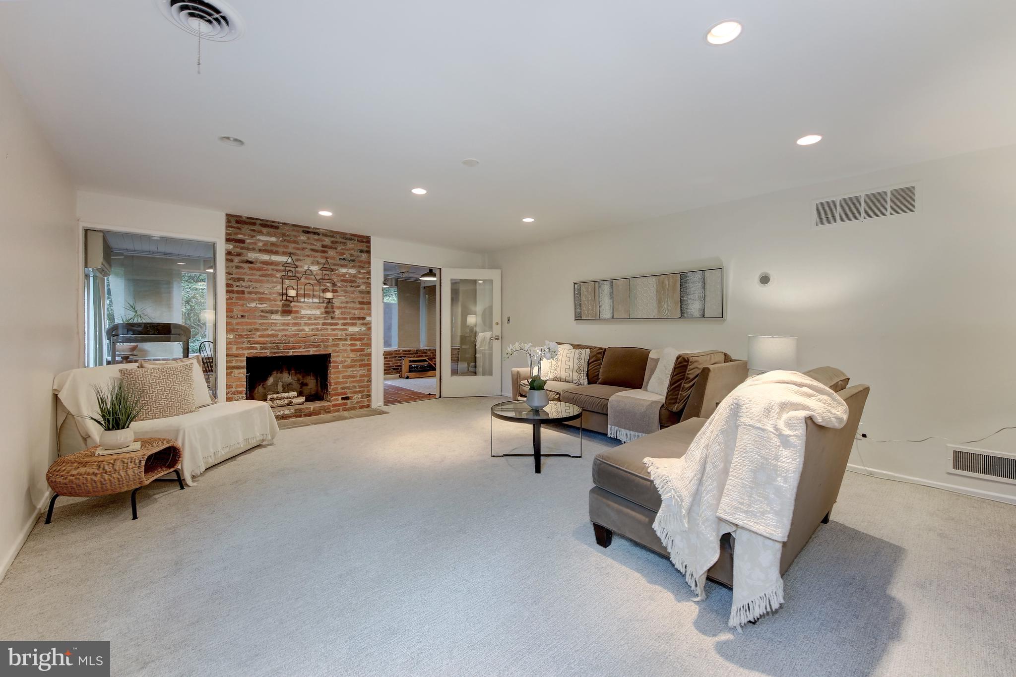 BANNOCKBURN ESTATES - Residential