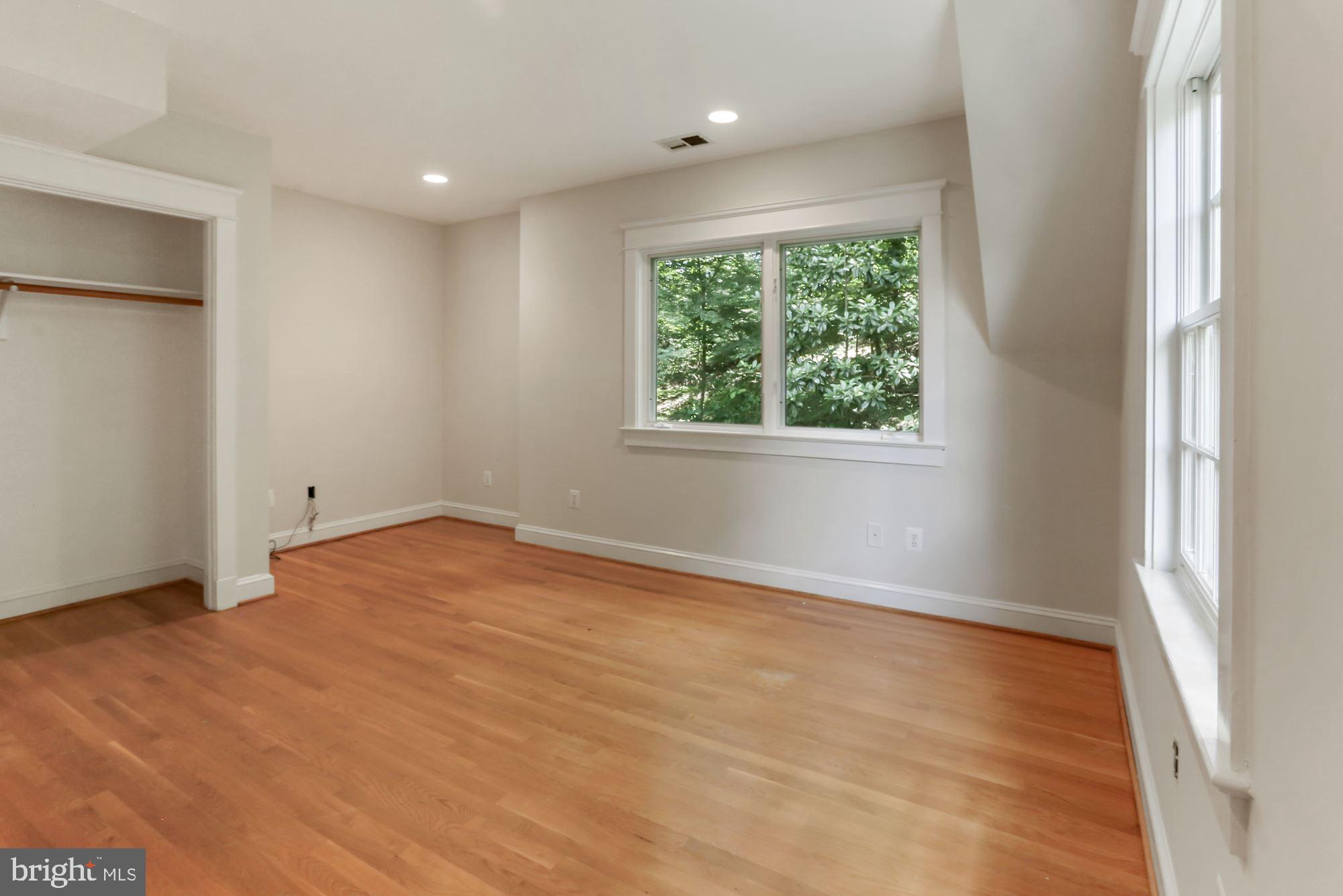 BELLEVUE FOREST - Residential