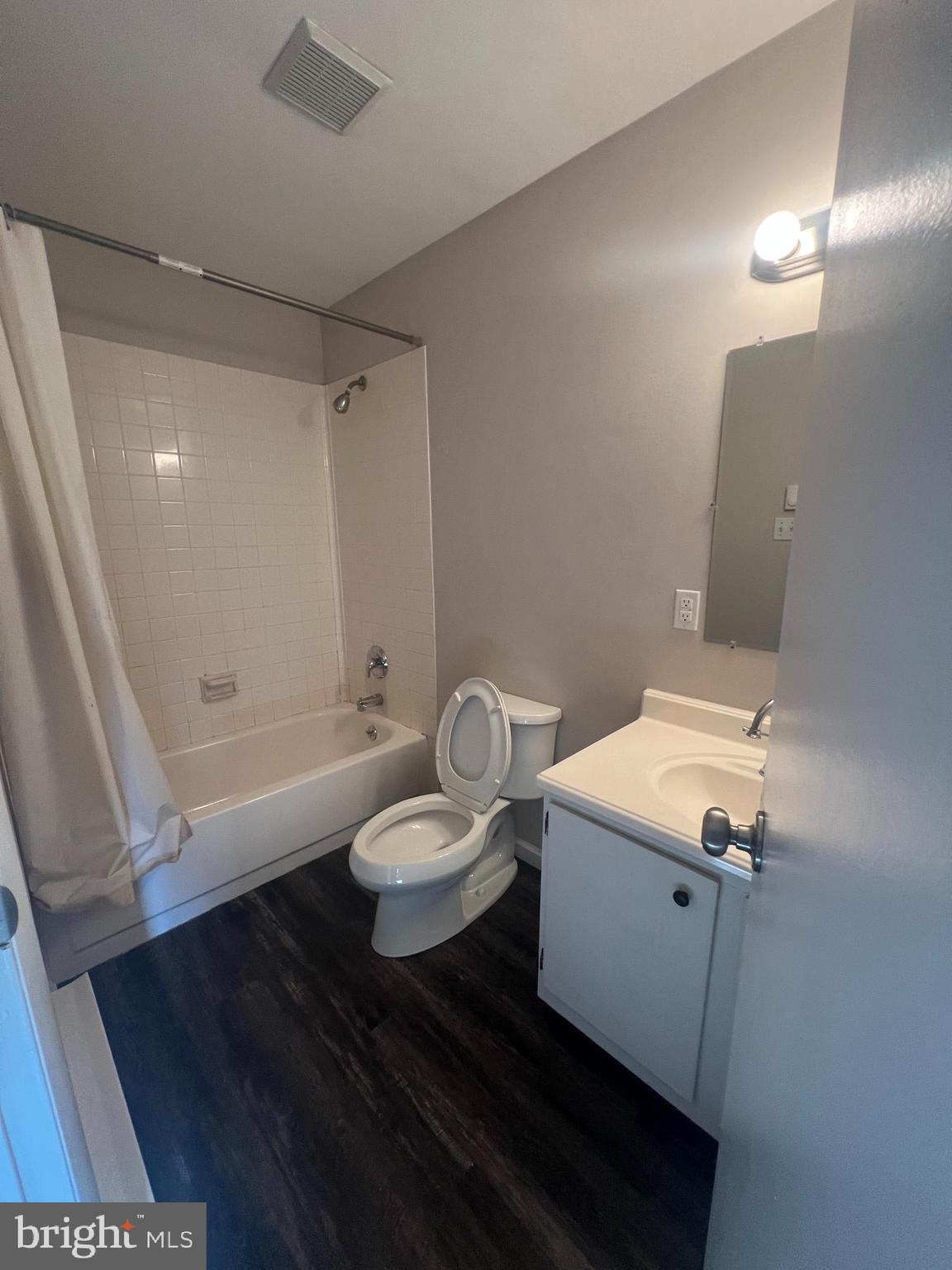 SALEM PARK - Residential Lease