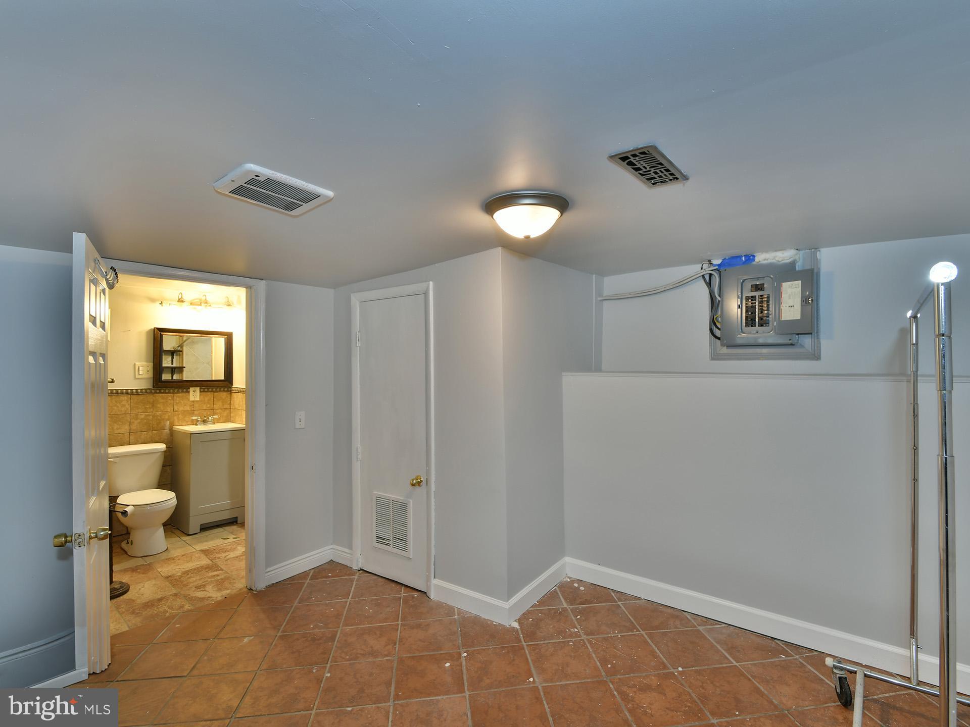 RIVERDALE - Residential