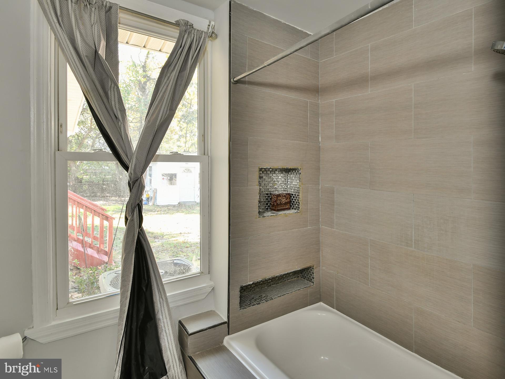 RIVERDALE - Residential