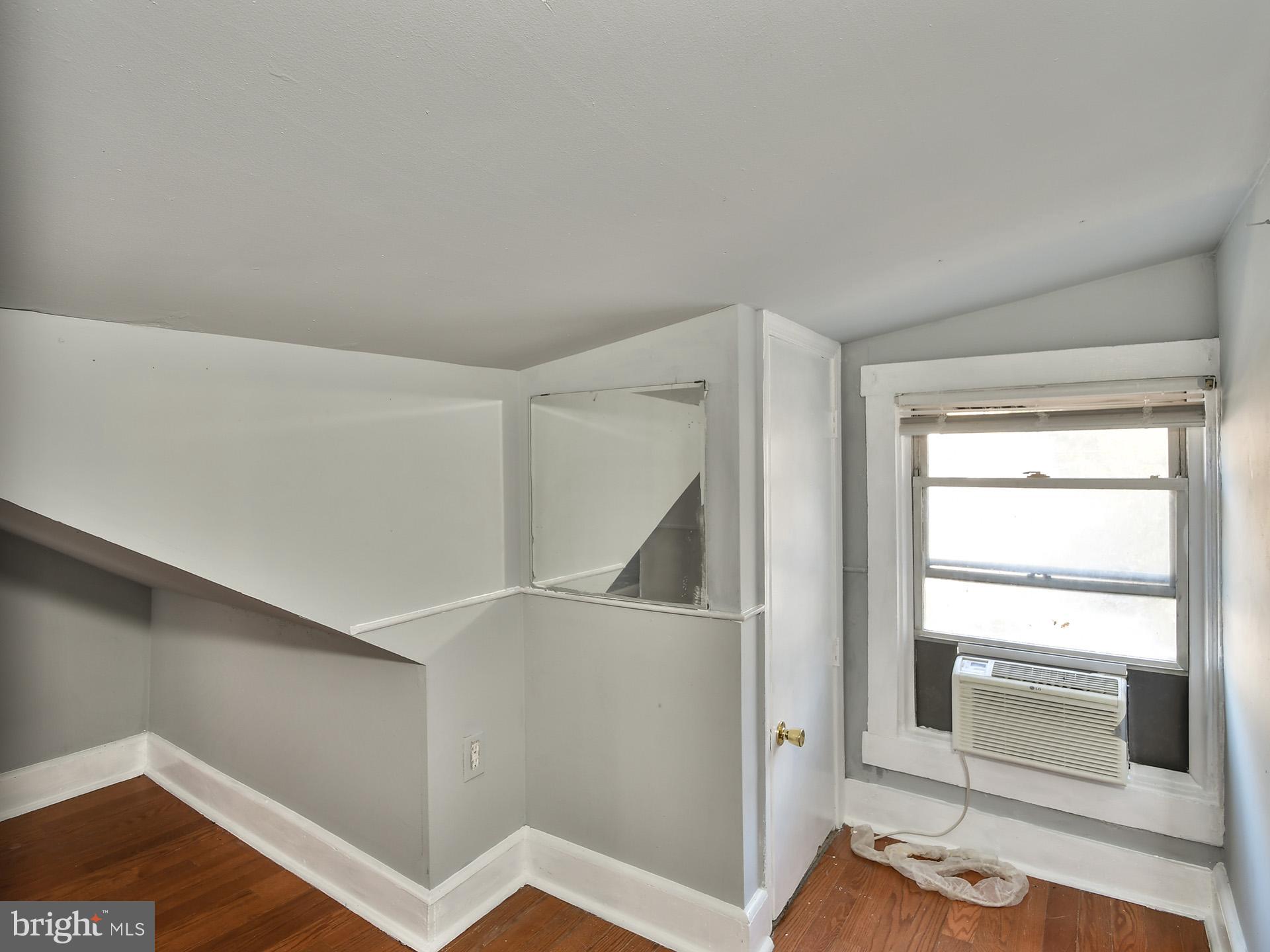 RIVERDALE - Residential