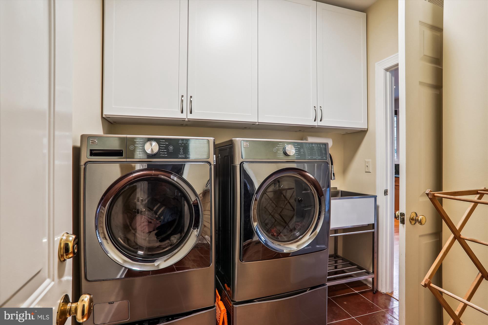 OAKTON STATION - Residential