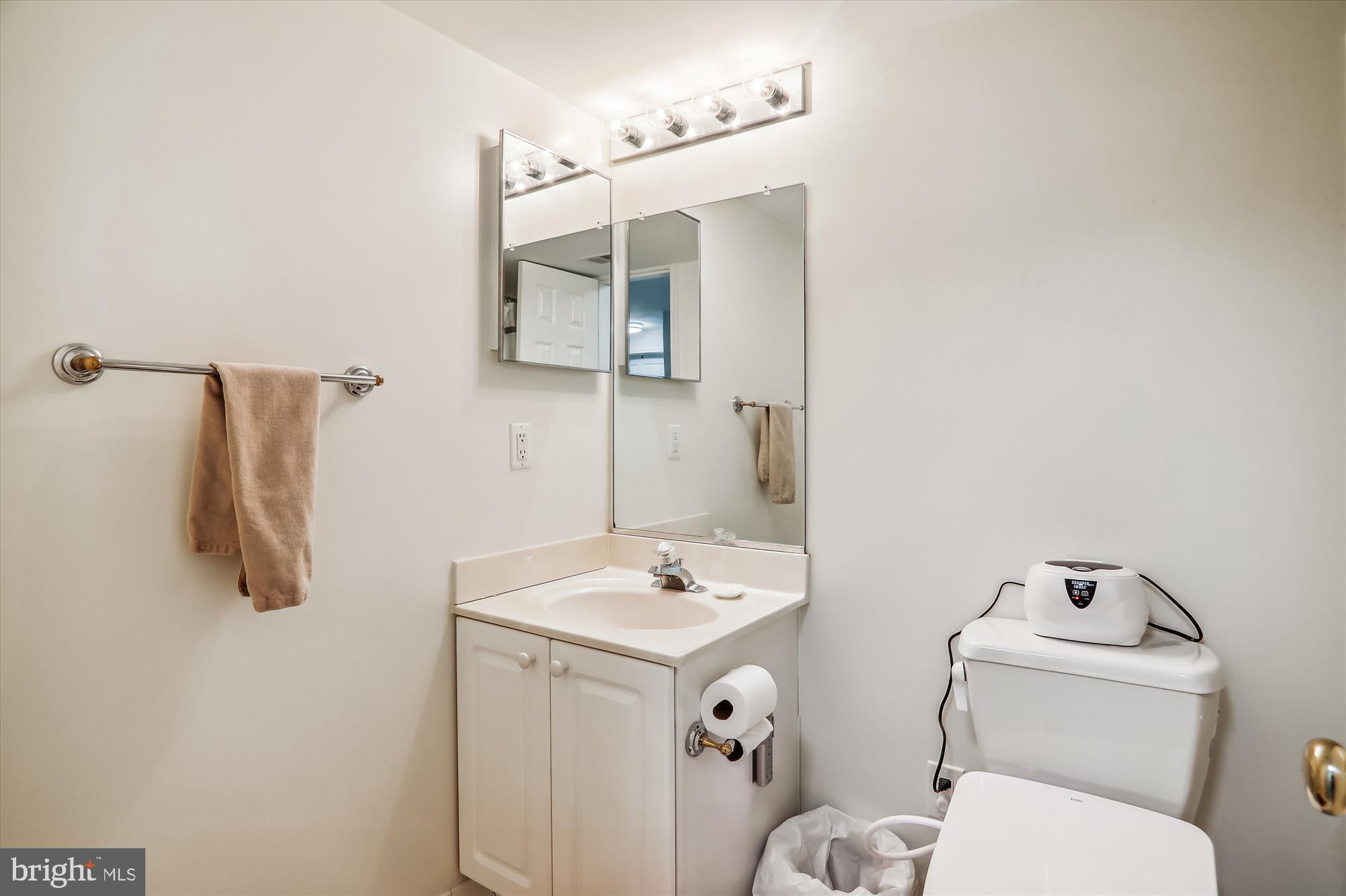 OAKTON STATION - Residential