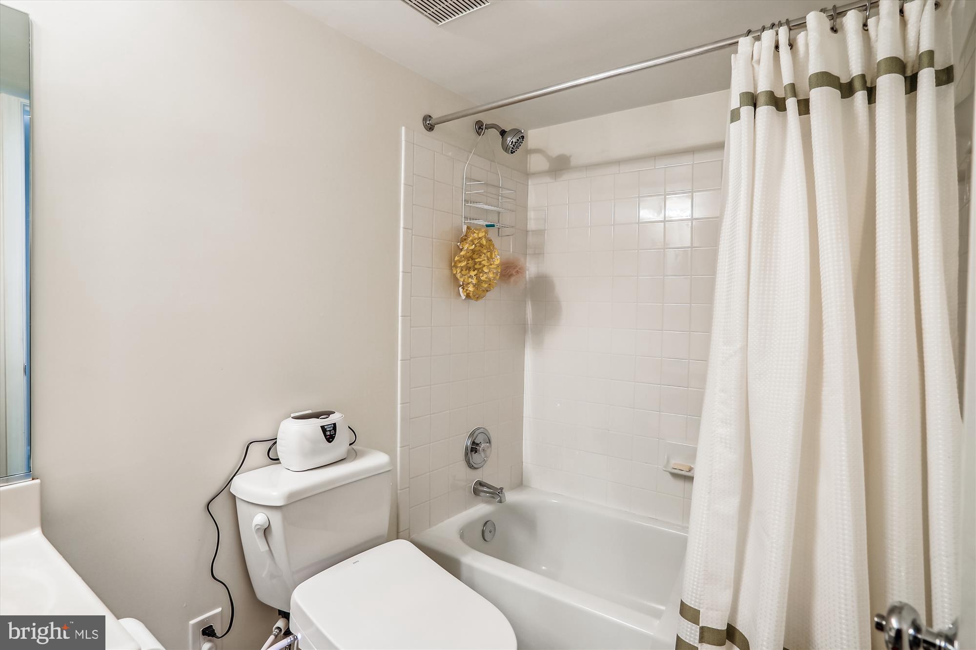 OAKTON STATION - Residential