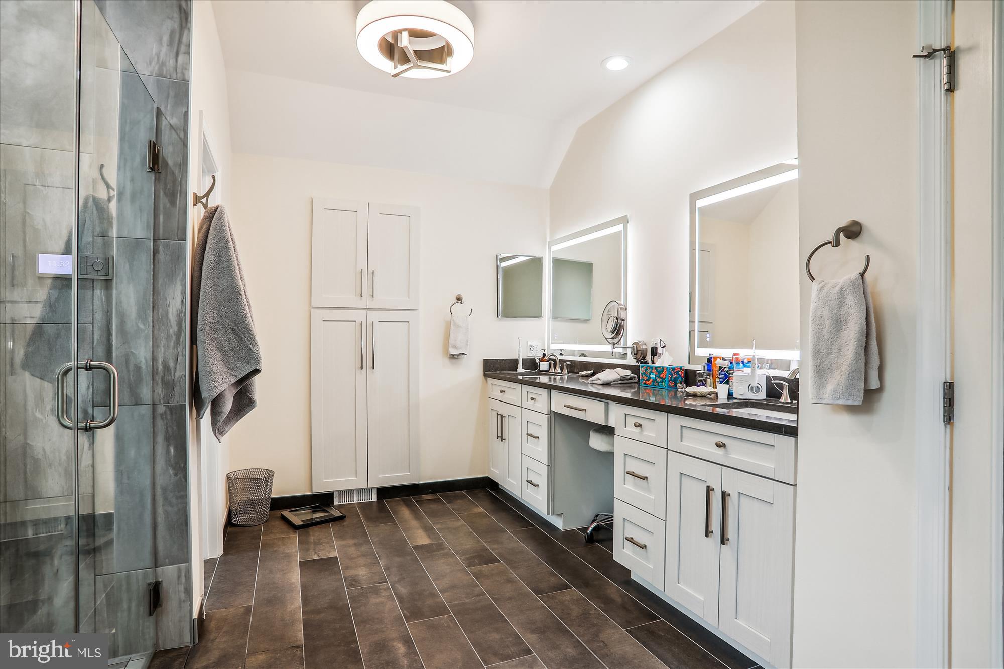 OAKTON STATION - Residential